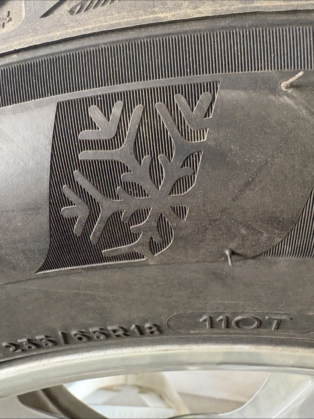 Michelin X-Ice Snow SUV Winter Tire 235/65R18 - photo 2