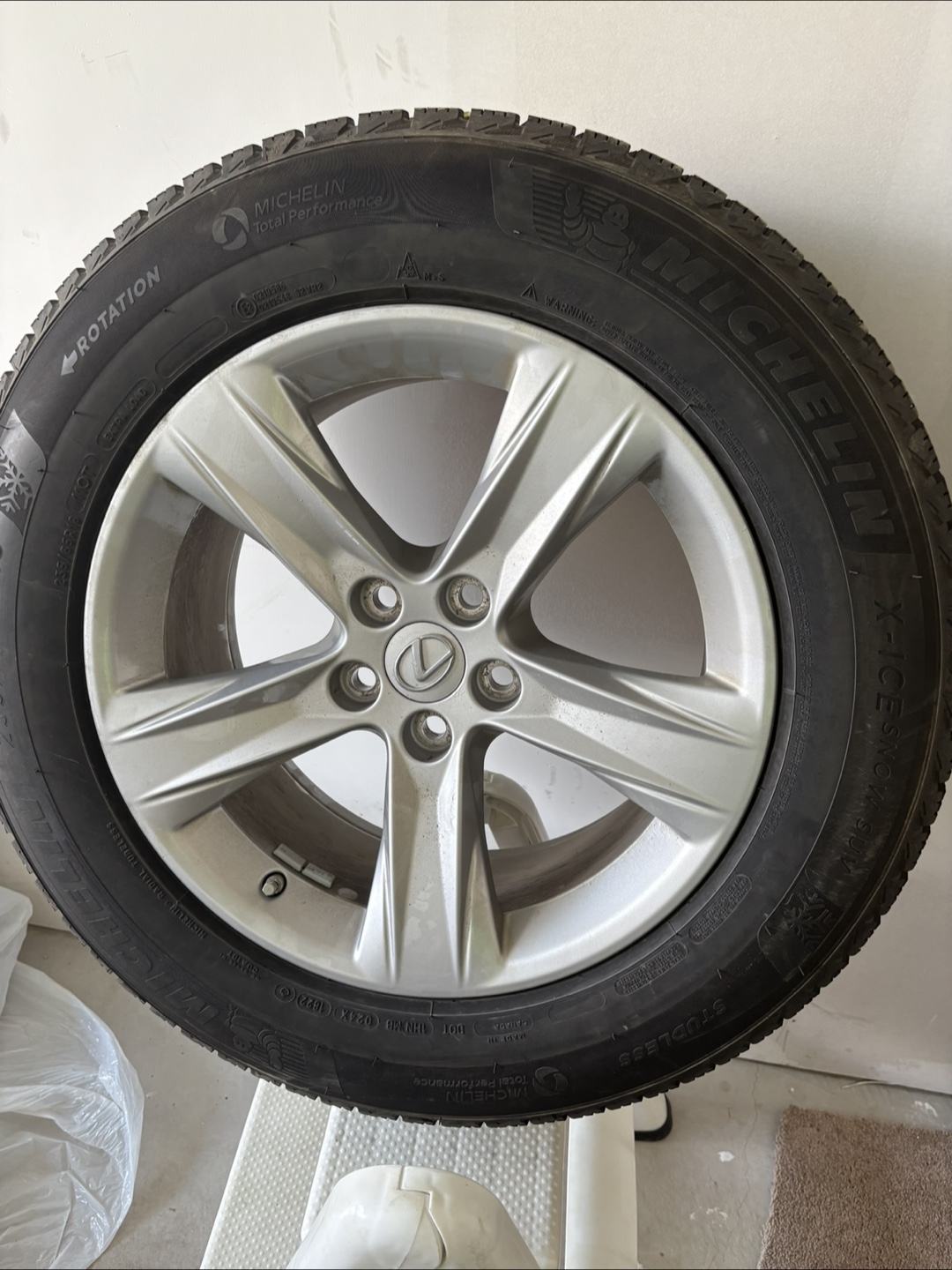Michelin X-Ice Snow SUV Winter Tire 235/65R18