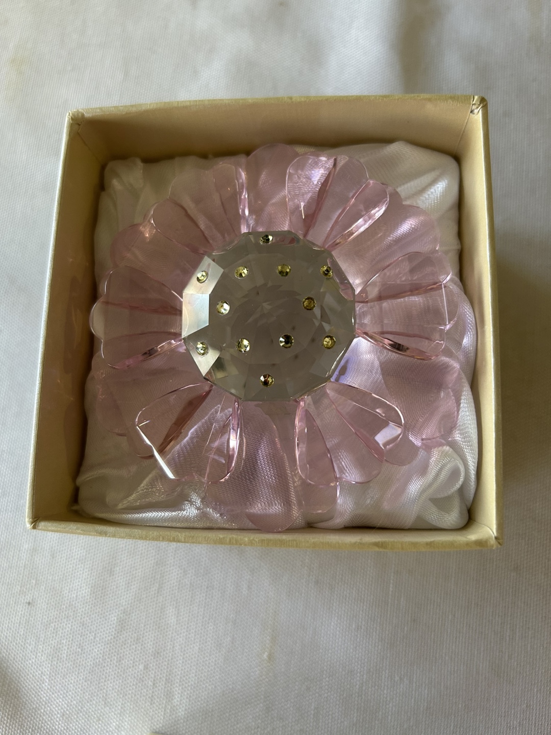 Oleg Cassini Pink Crystal Flower Paperweight - photo 2