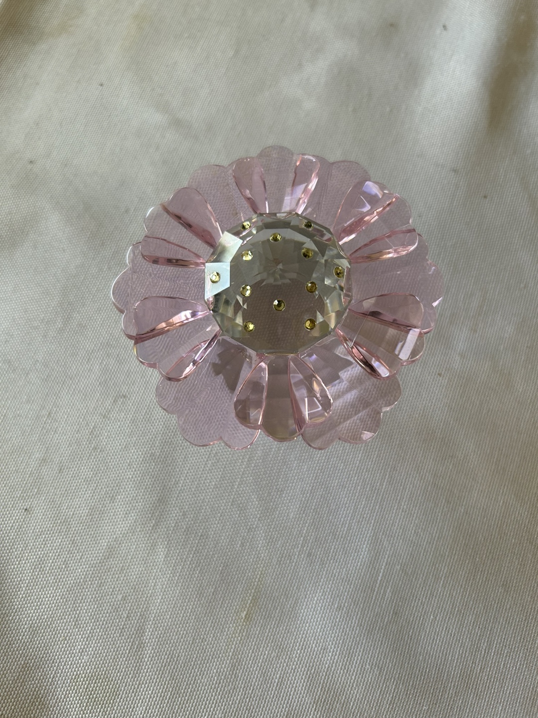 Oleg Cassini Pink Crystal Flower Paperweight - photo 4
