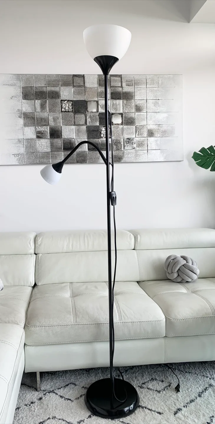 ❗️SOLD❗️💡Black Floor Lamp w/ Adjustable Reading Light image indicator(4)