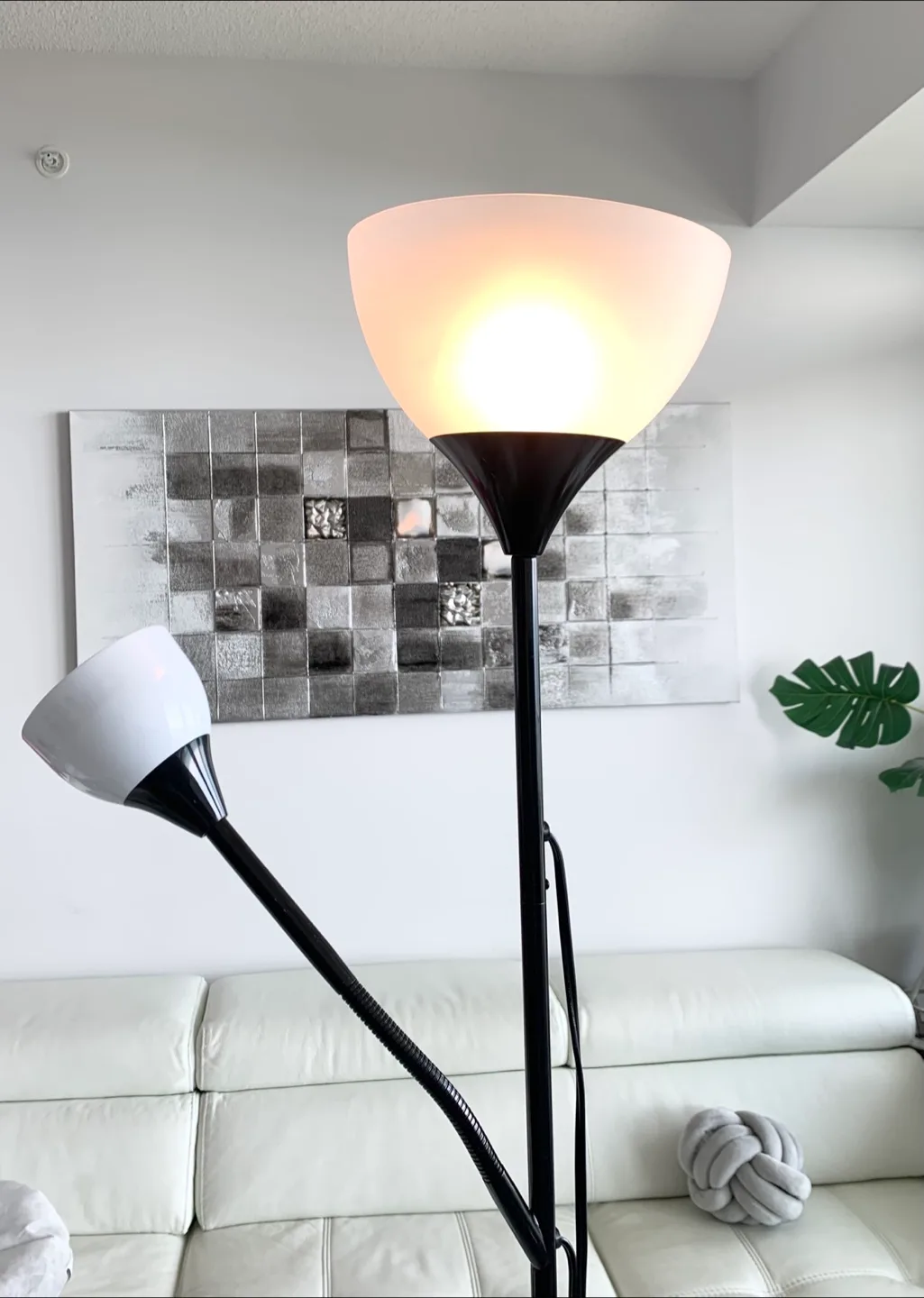 ❗️SOLD❗️💡Black Floor Lamp w/ Adjustable Reading Light image indicator(3)