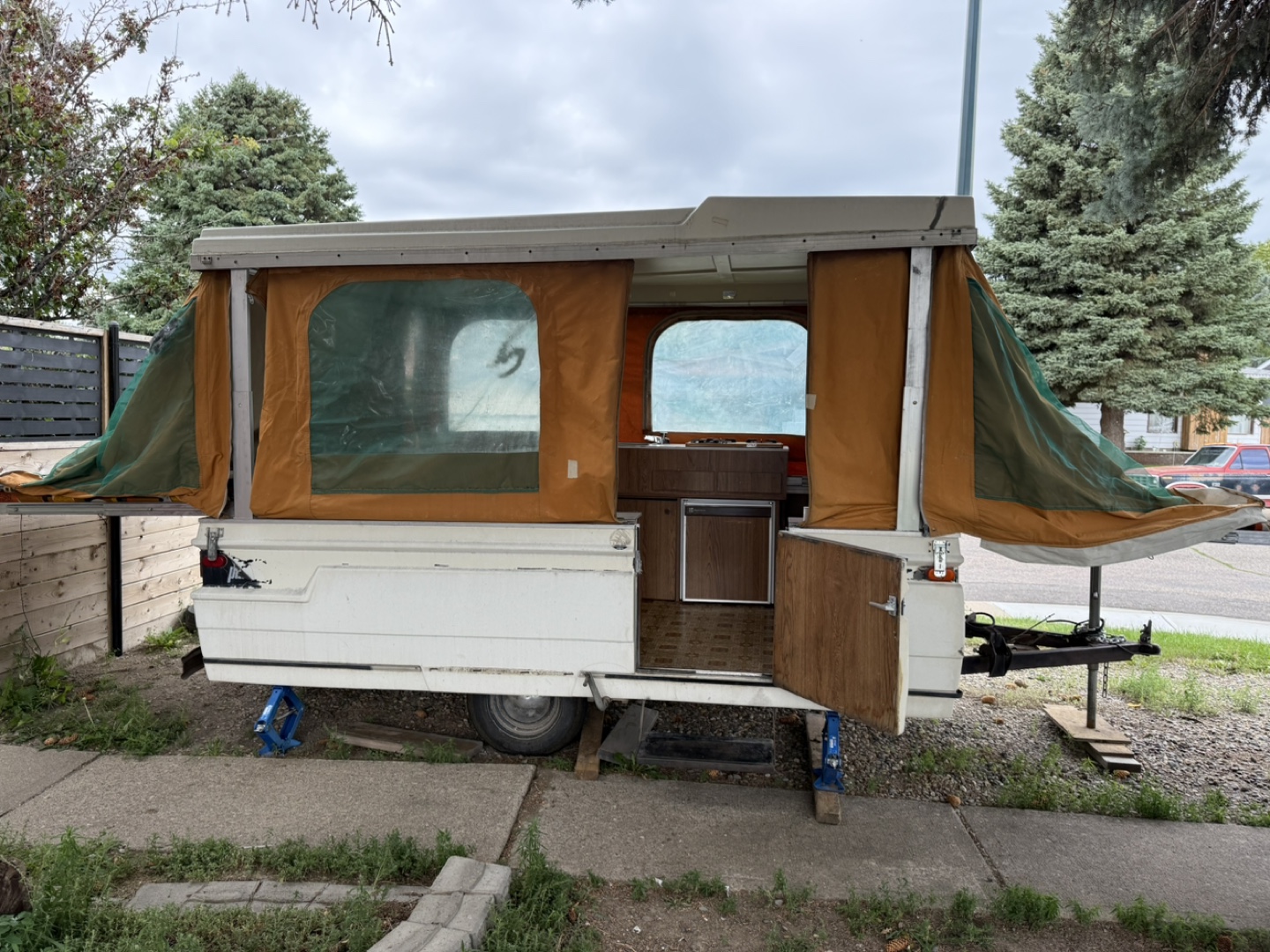 Pop-Up hard top tent  trailer