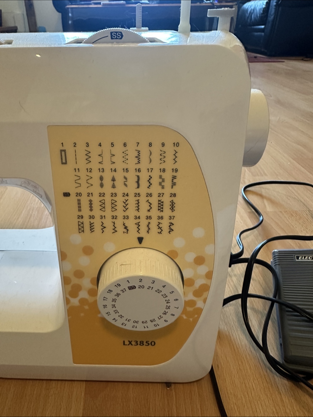 Brother LX3850 Sewing Machine - photo 3