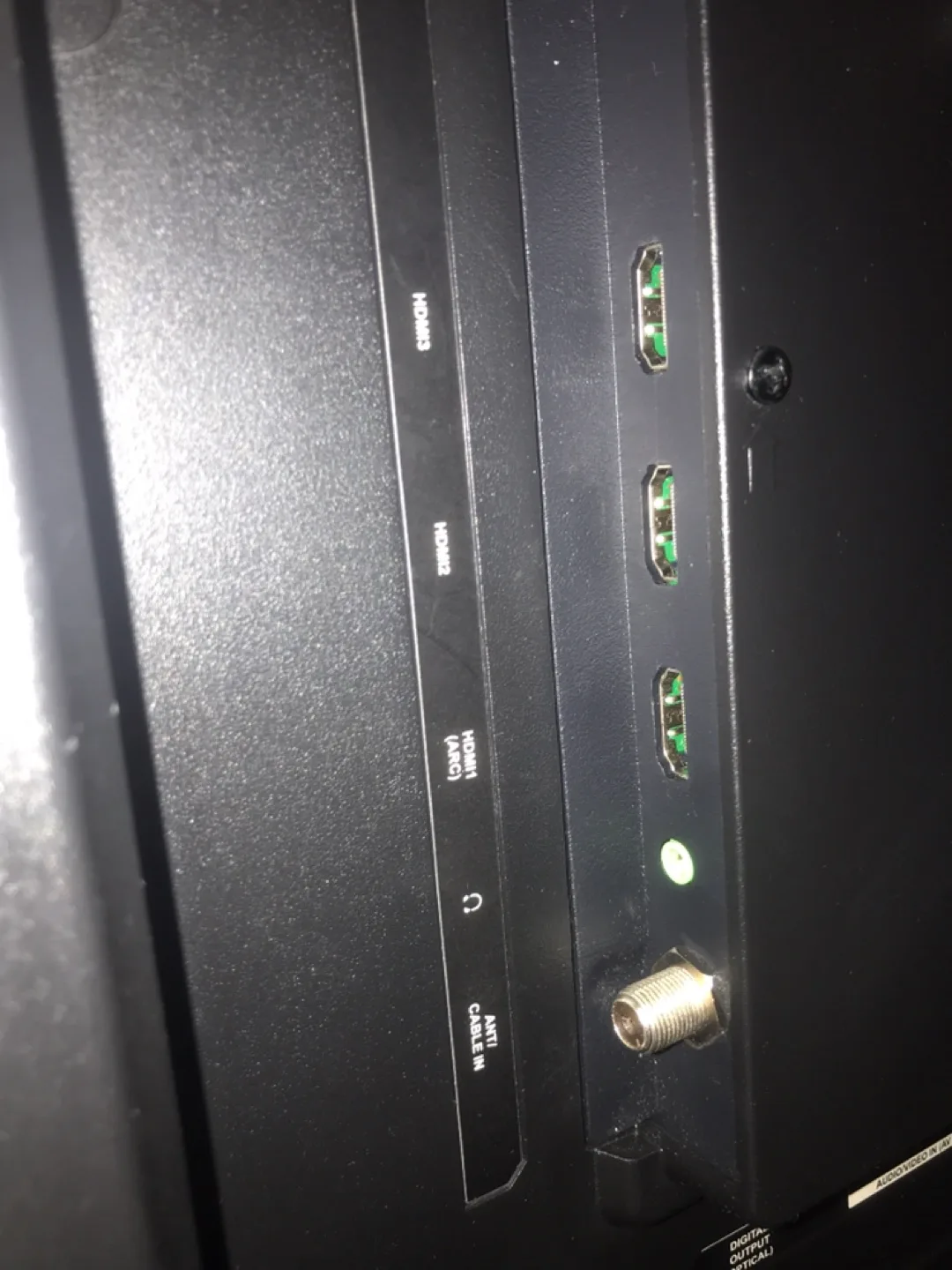 Roku  smart TV with Wall Mount 24” image indicator(2)