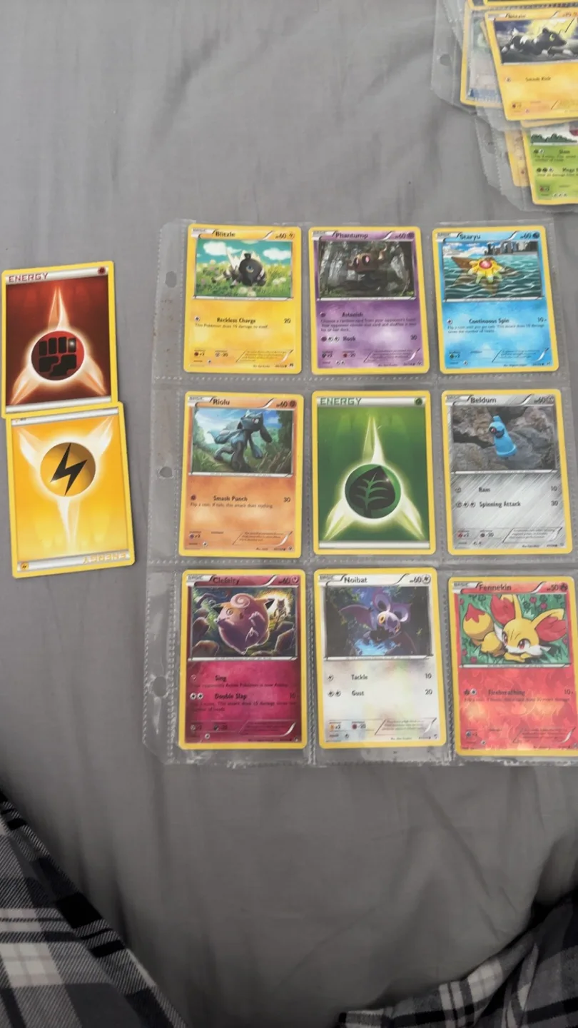Pokémon Trading Cards - Variety of Characters thumbnail