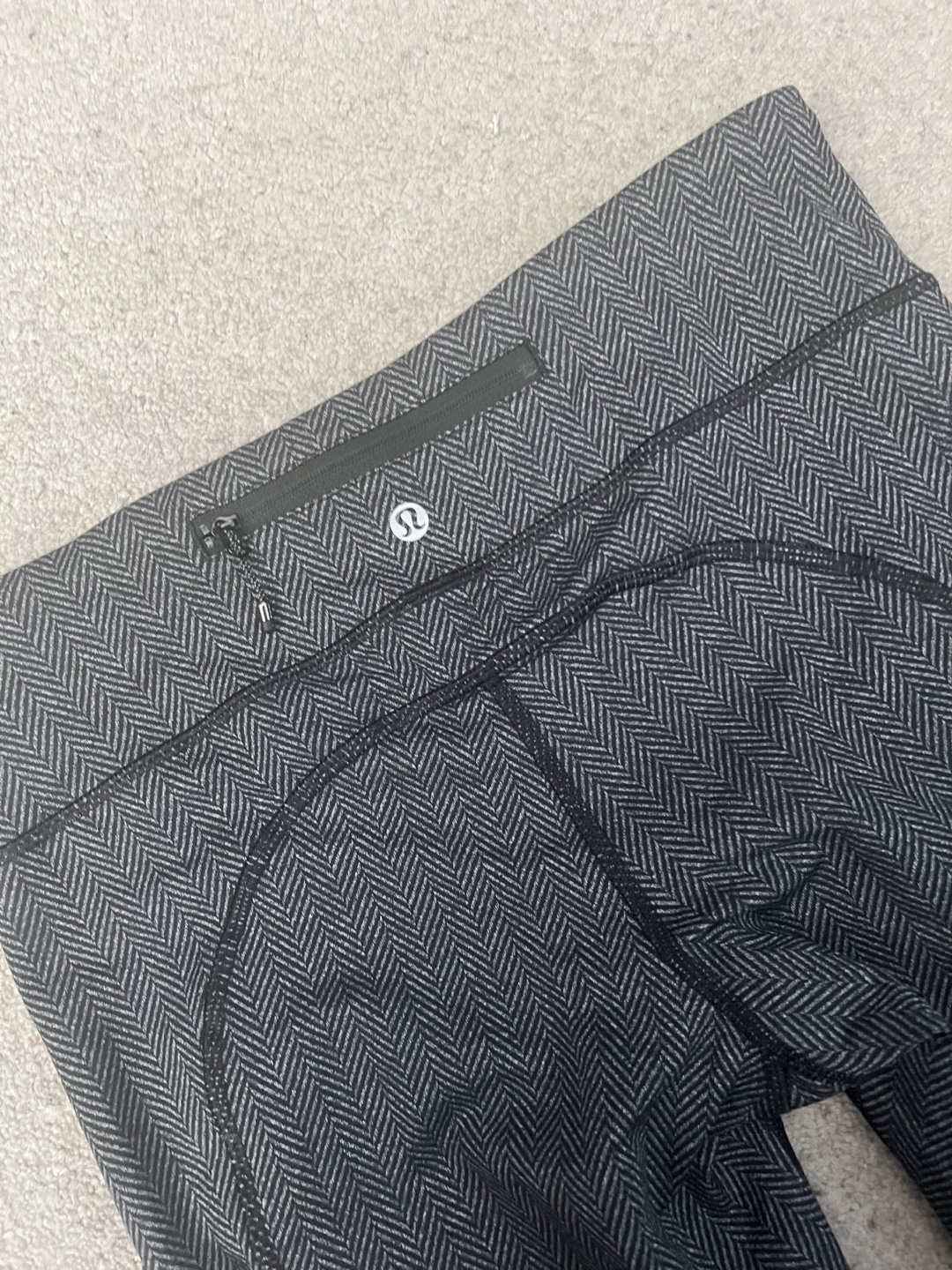 Lululemon Size 8 Leggings with pockets - photo 4