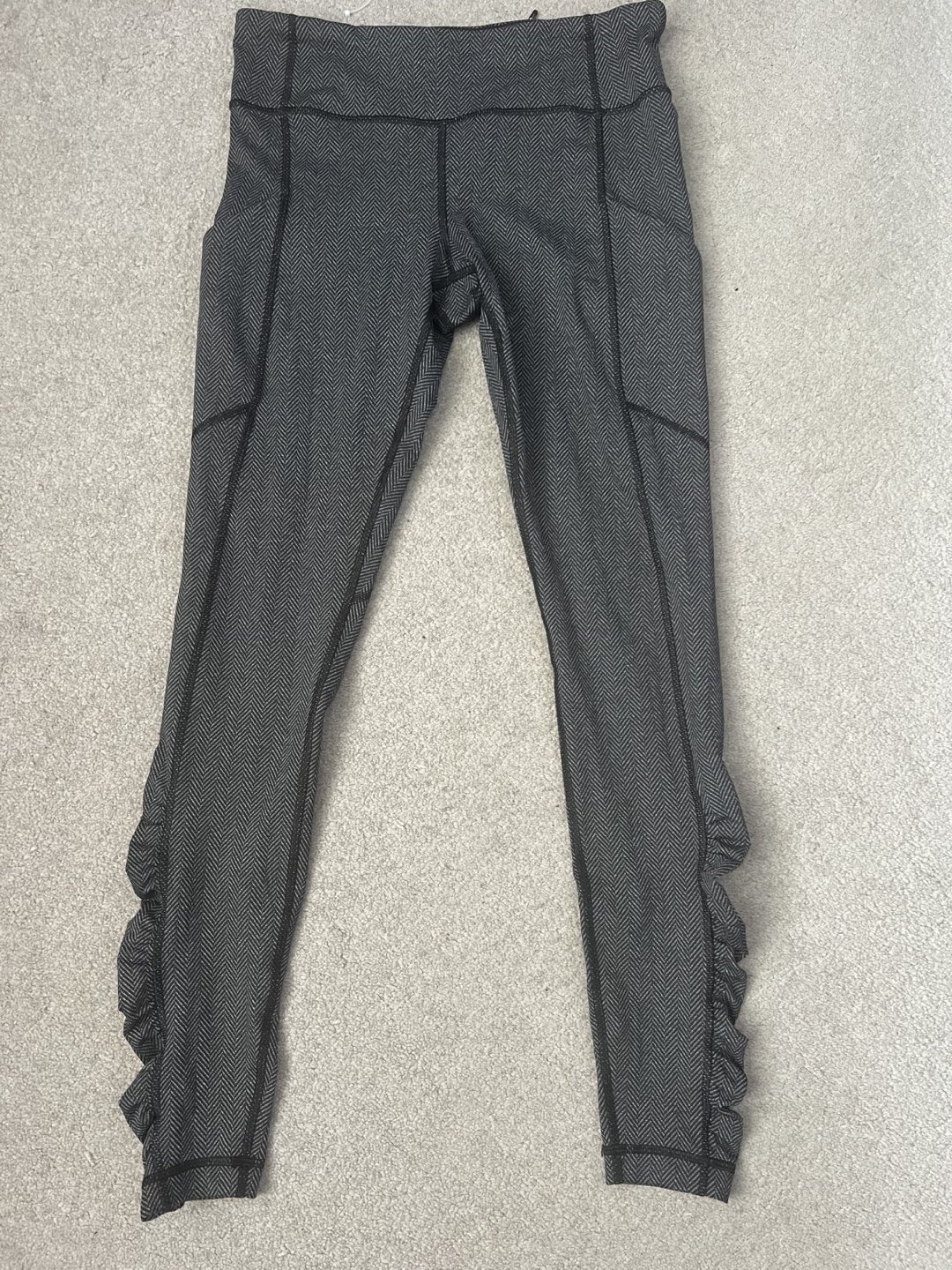 Lululemon Size 8 Leggings with pockets