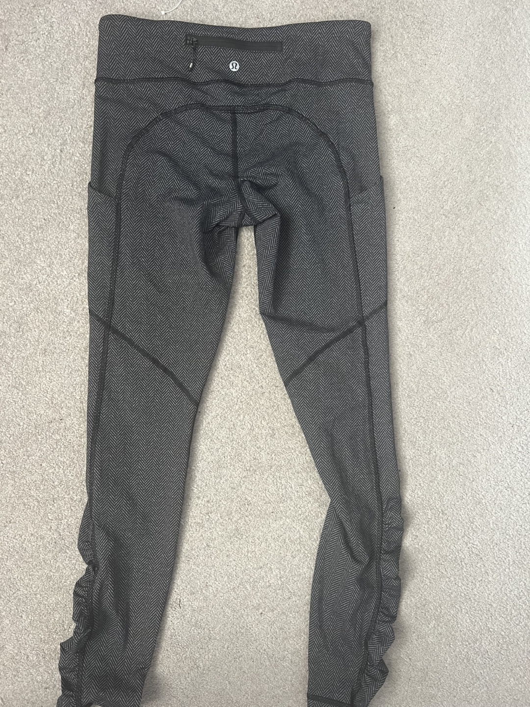 Lululemon Size 8 Leggings with pockets - photo 3