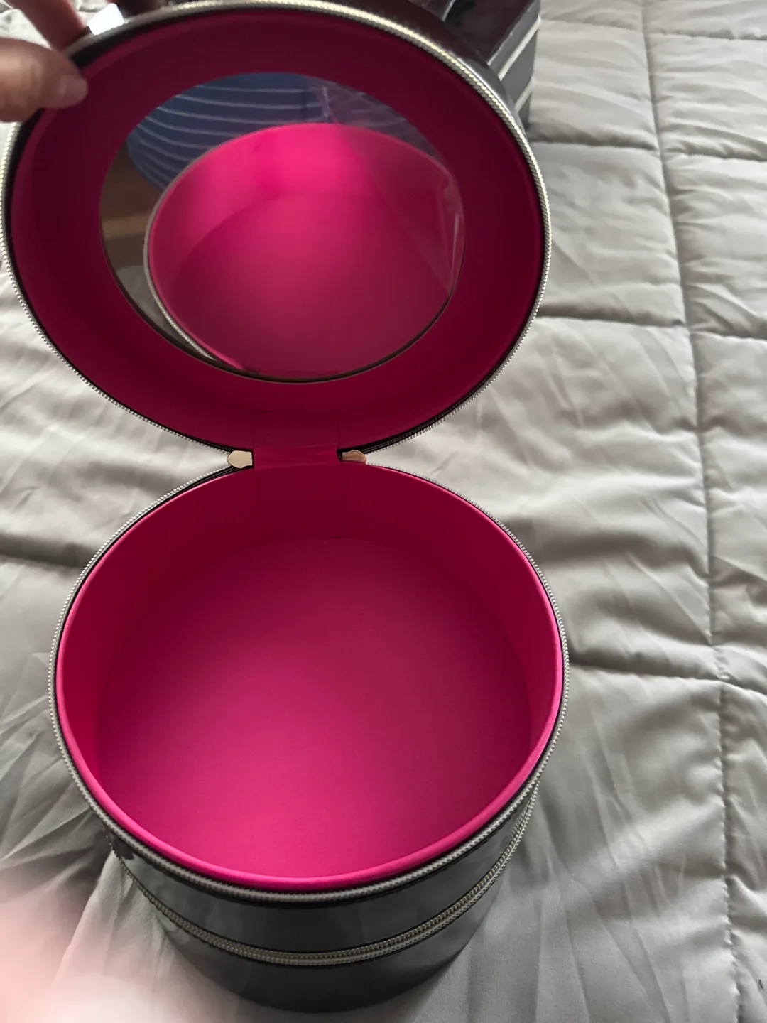 Lancome Black Patent Leather Makeup Train Case image indicator(4)