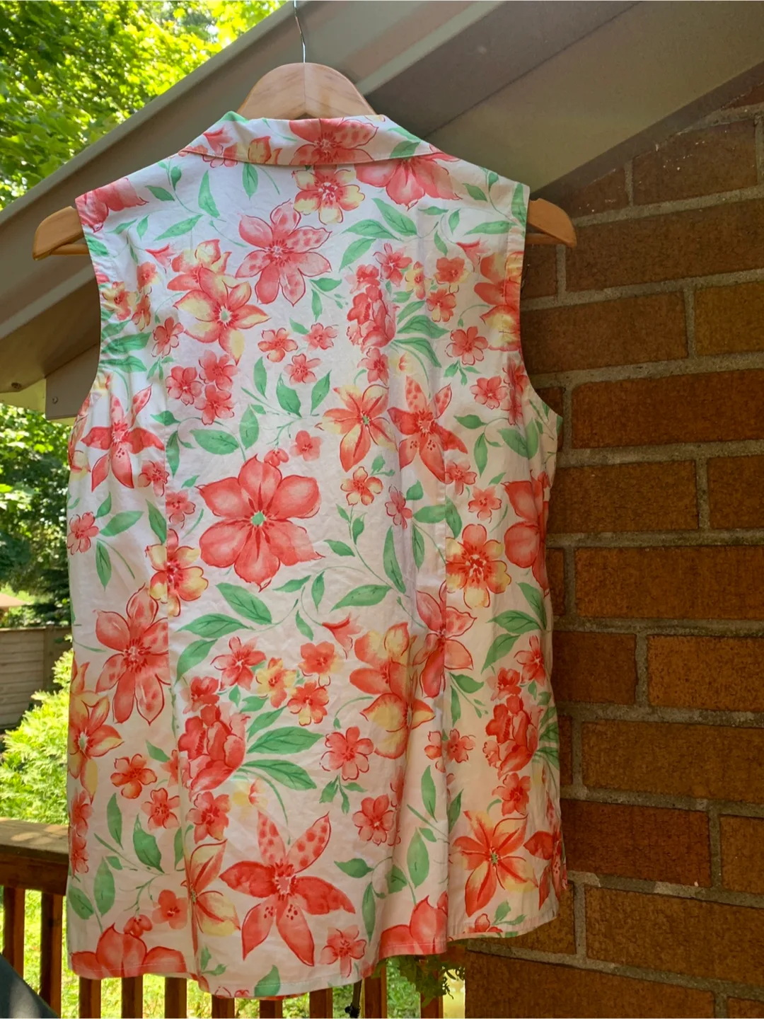 EP Pro Floral Sleeveless Blouse - Size M image indicator(2)