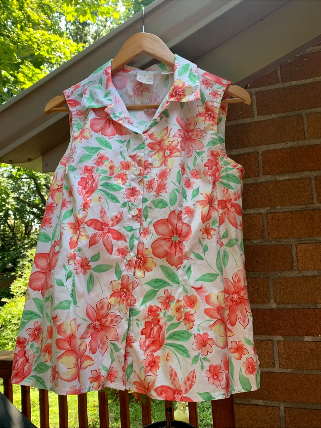 EP Pro Floral Sleeveless Blouse - Size M image indicator(4)