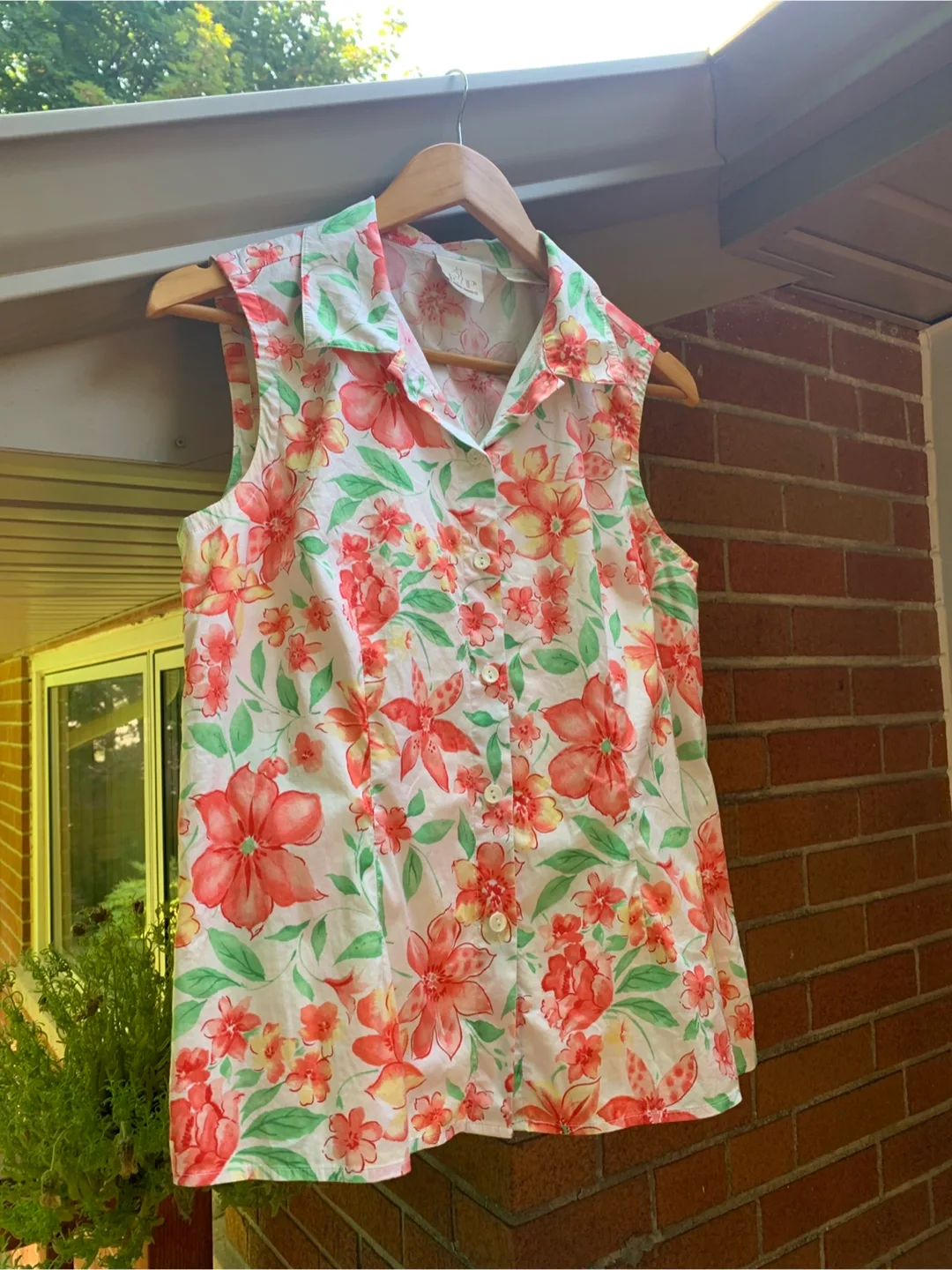 EP Pro Floral Sleeveless Blouse - Size M image indicator(8)
