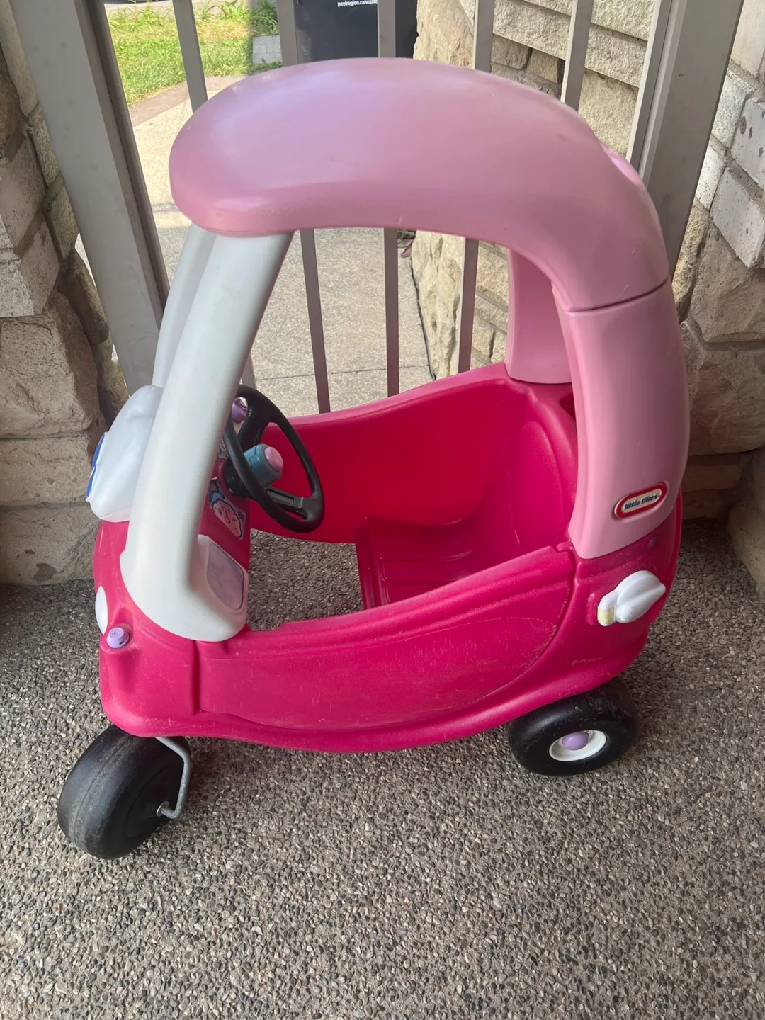 Little Tikes Pink Cozy Coupe Car image indicator(2)