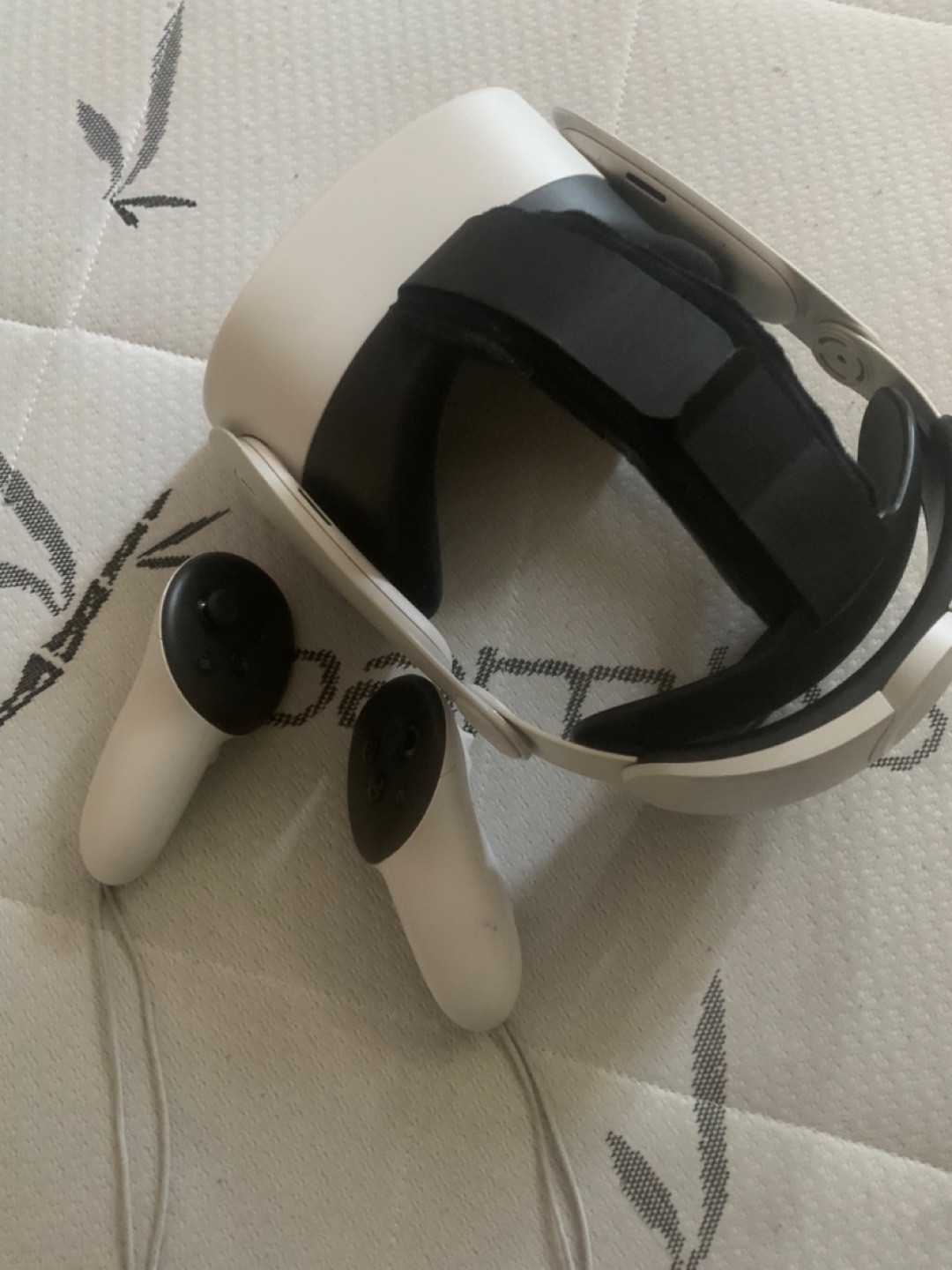 Oculus Quest 3s VR Headset - photo 3