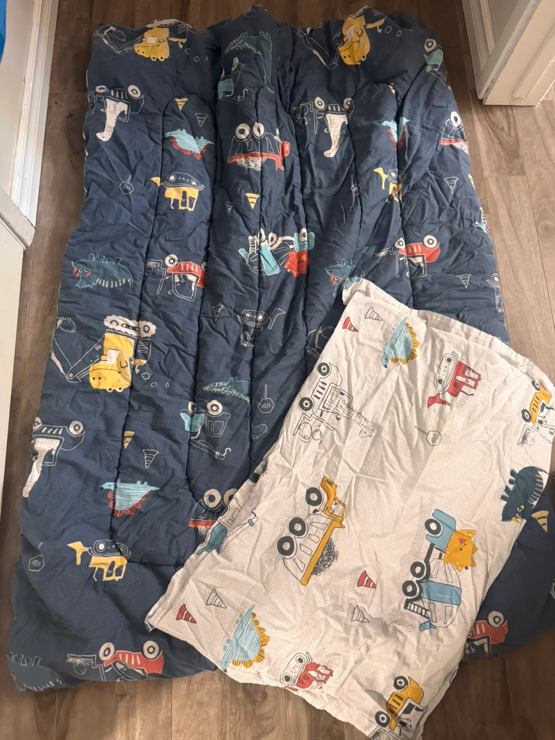 Reversible toddler bedsheet set!