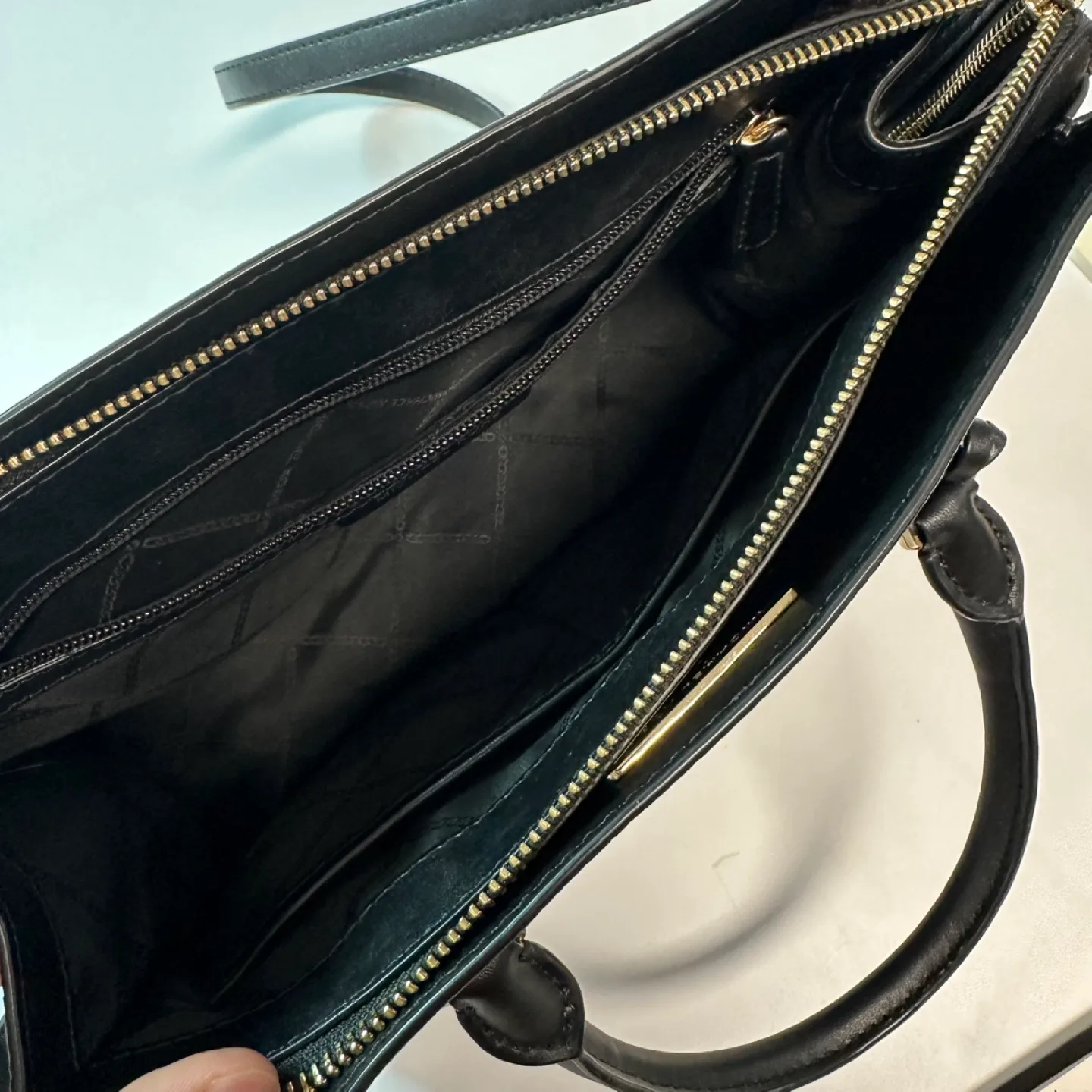 Michael Kors Black Leather Tote Bag (almost brand new) image indicator(3)