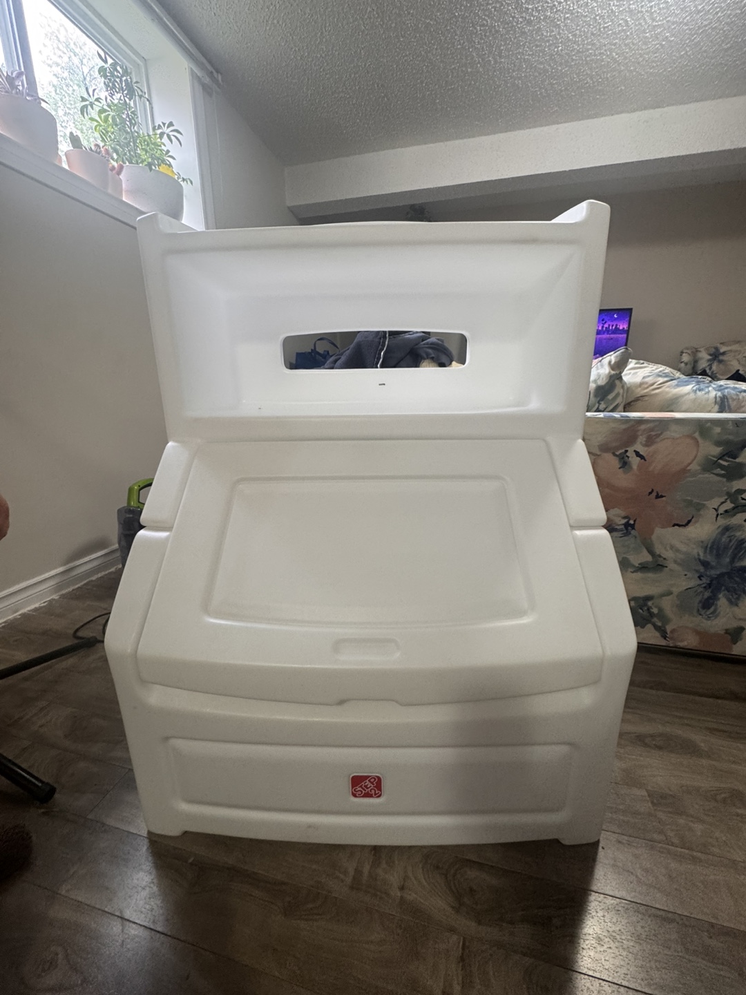 Toy chest with book shelf 🧡