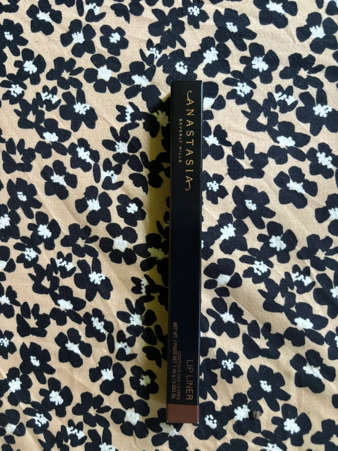 Lip liner with lipgloss(Brand new) image indicator(2)