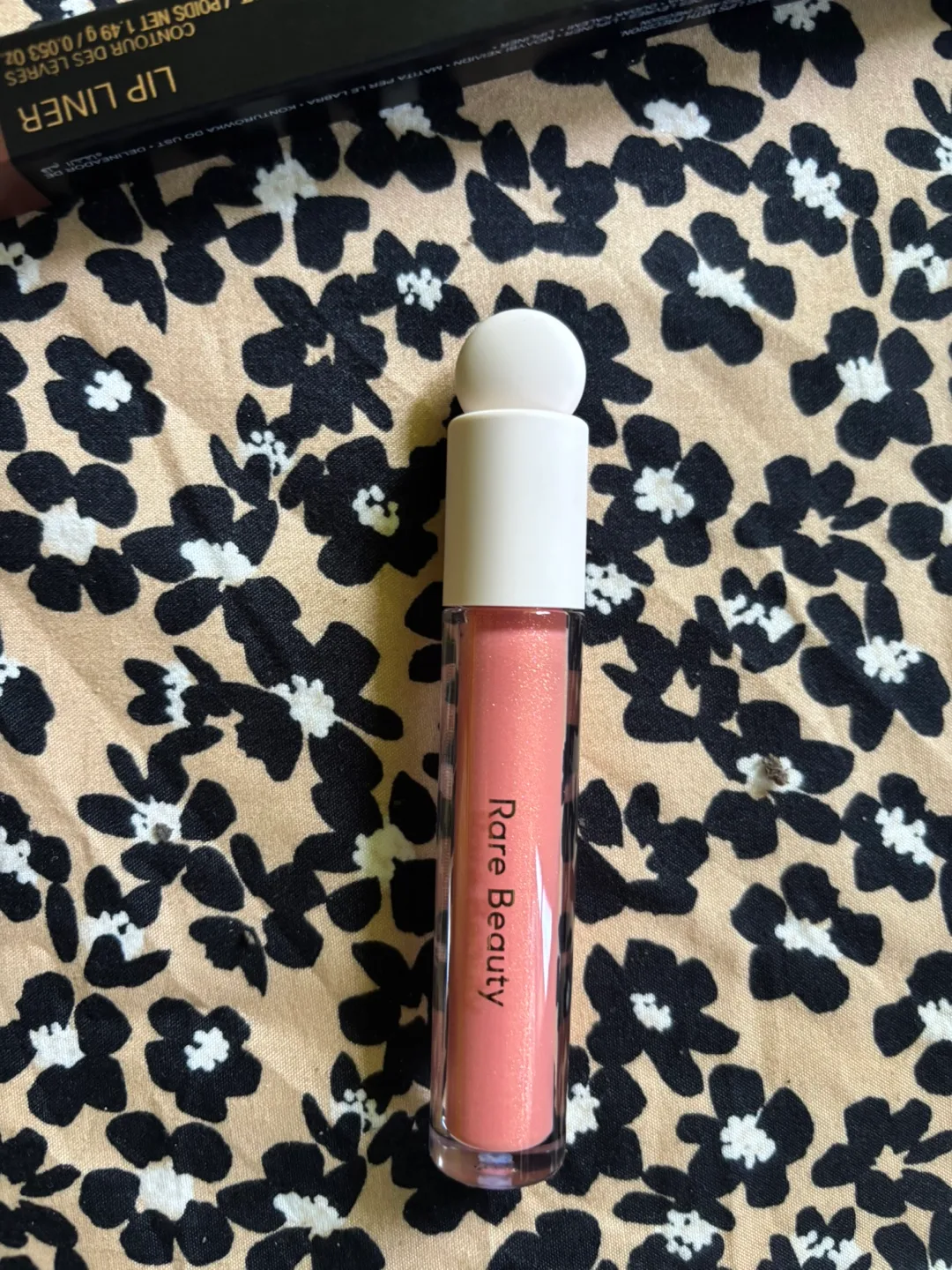 Lip liner with lipgloss(Brand new) image indicator(5)