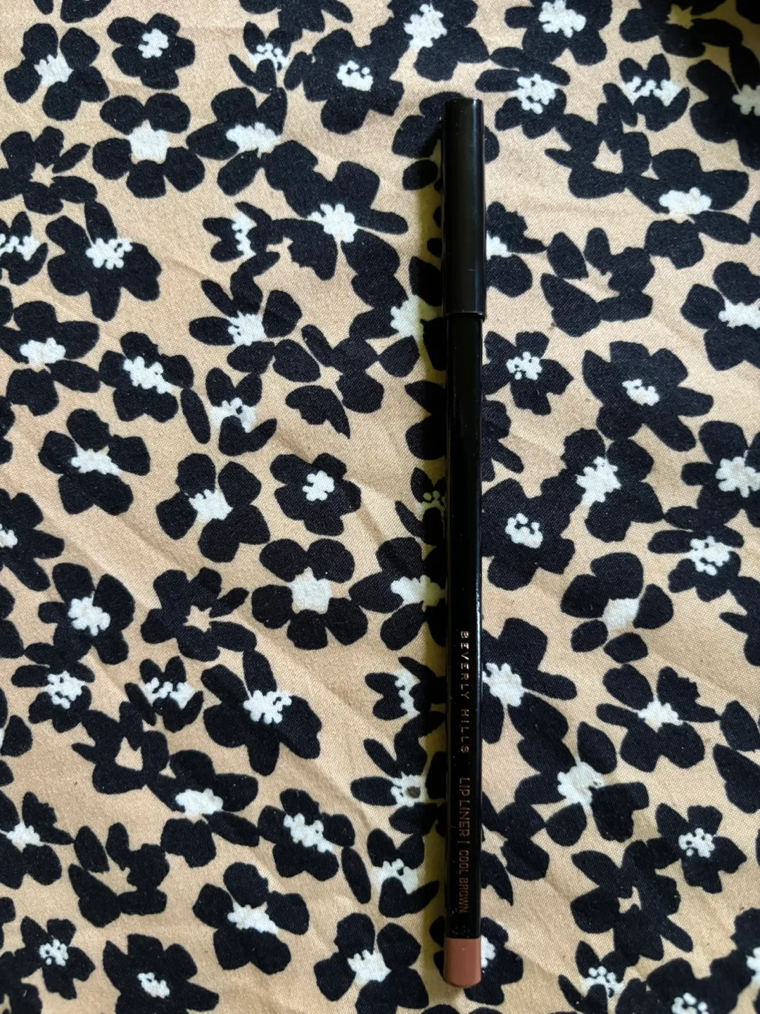 Lip liner with lipgloss(Brand new) image indicator(3)