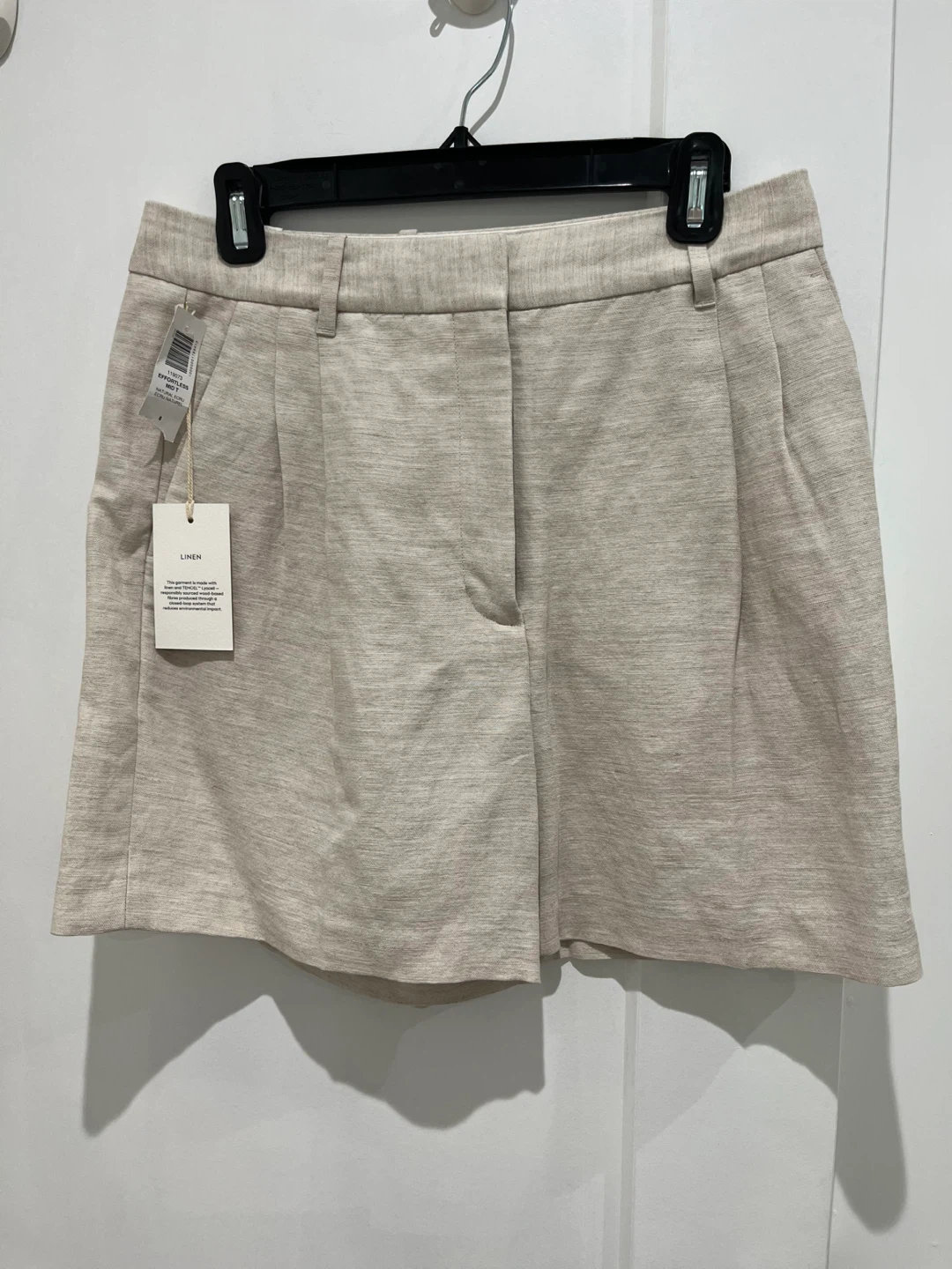 Aritzia The Effortless Short Size 8