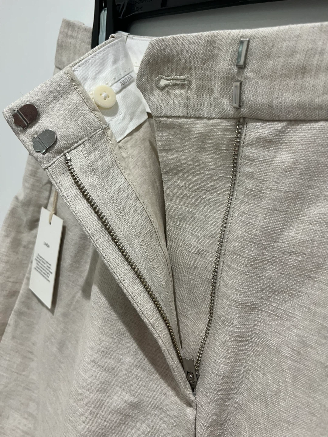 Aritzia The Effortless Short Size 8 - photo 4