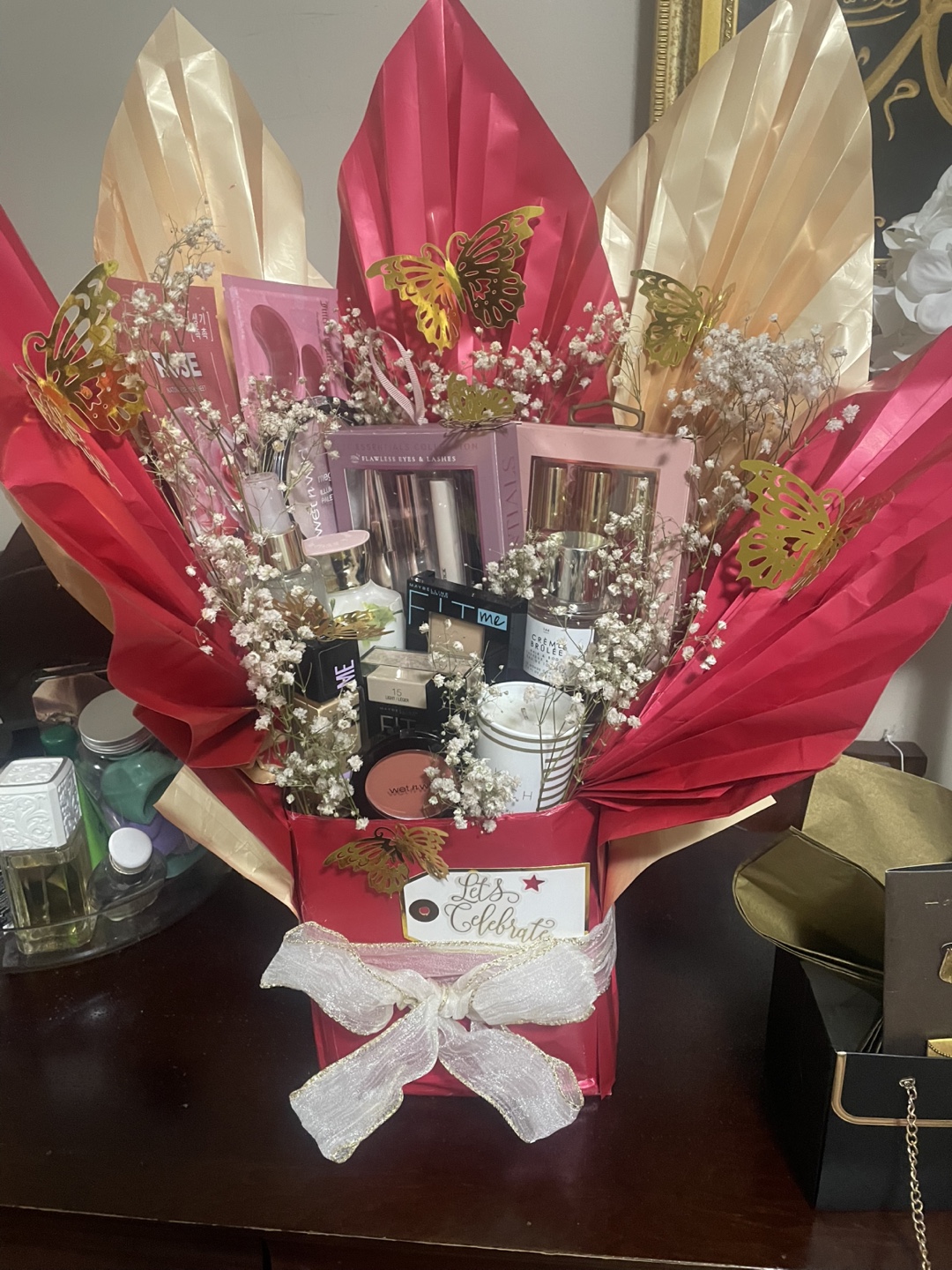 Flowers bouquet and makeup bouquet - photo 4