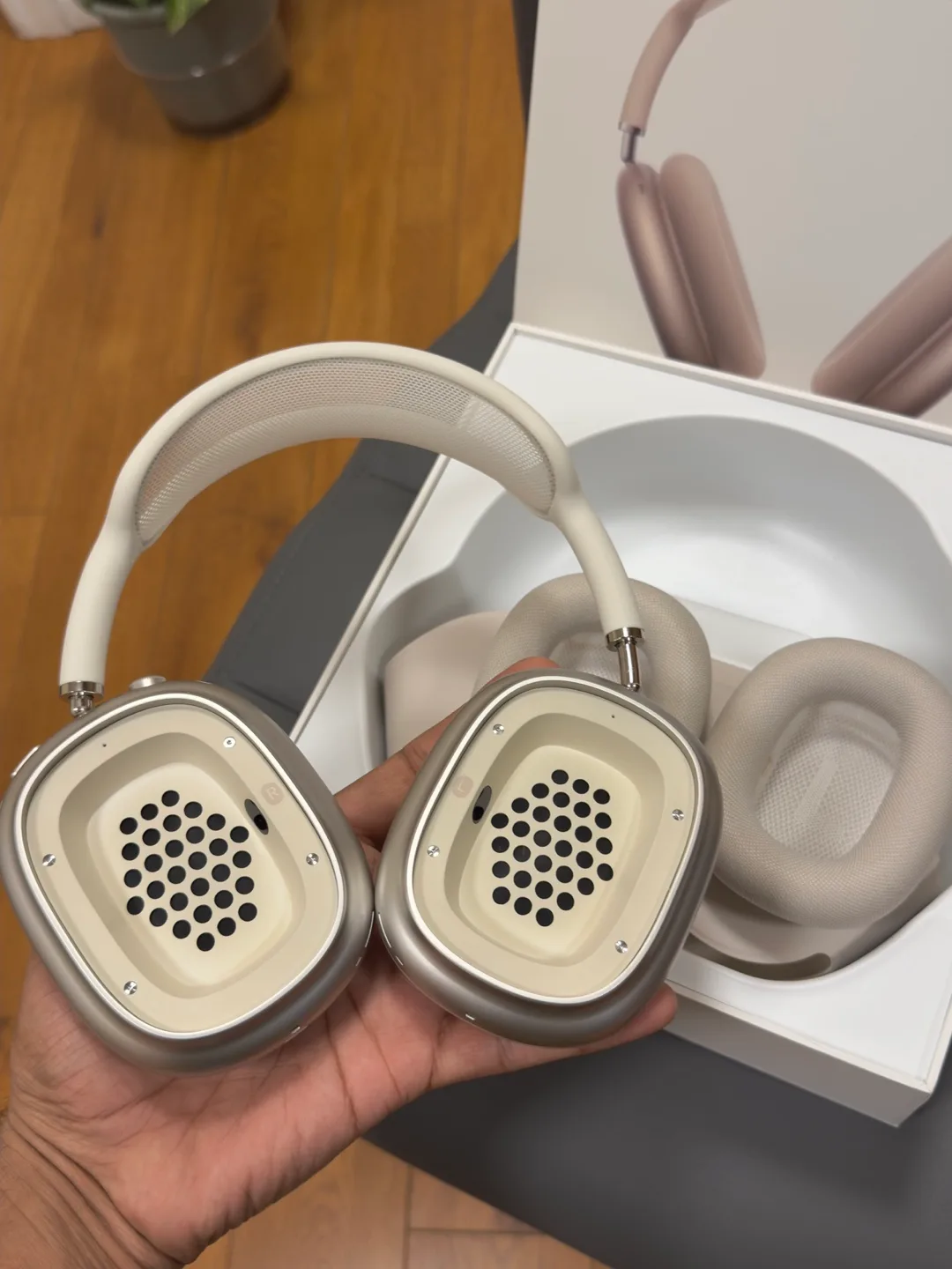 Apple AirPods Max ( Type C ) image indicator(3)