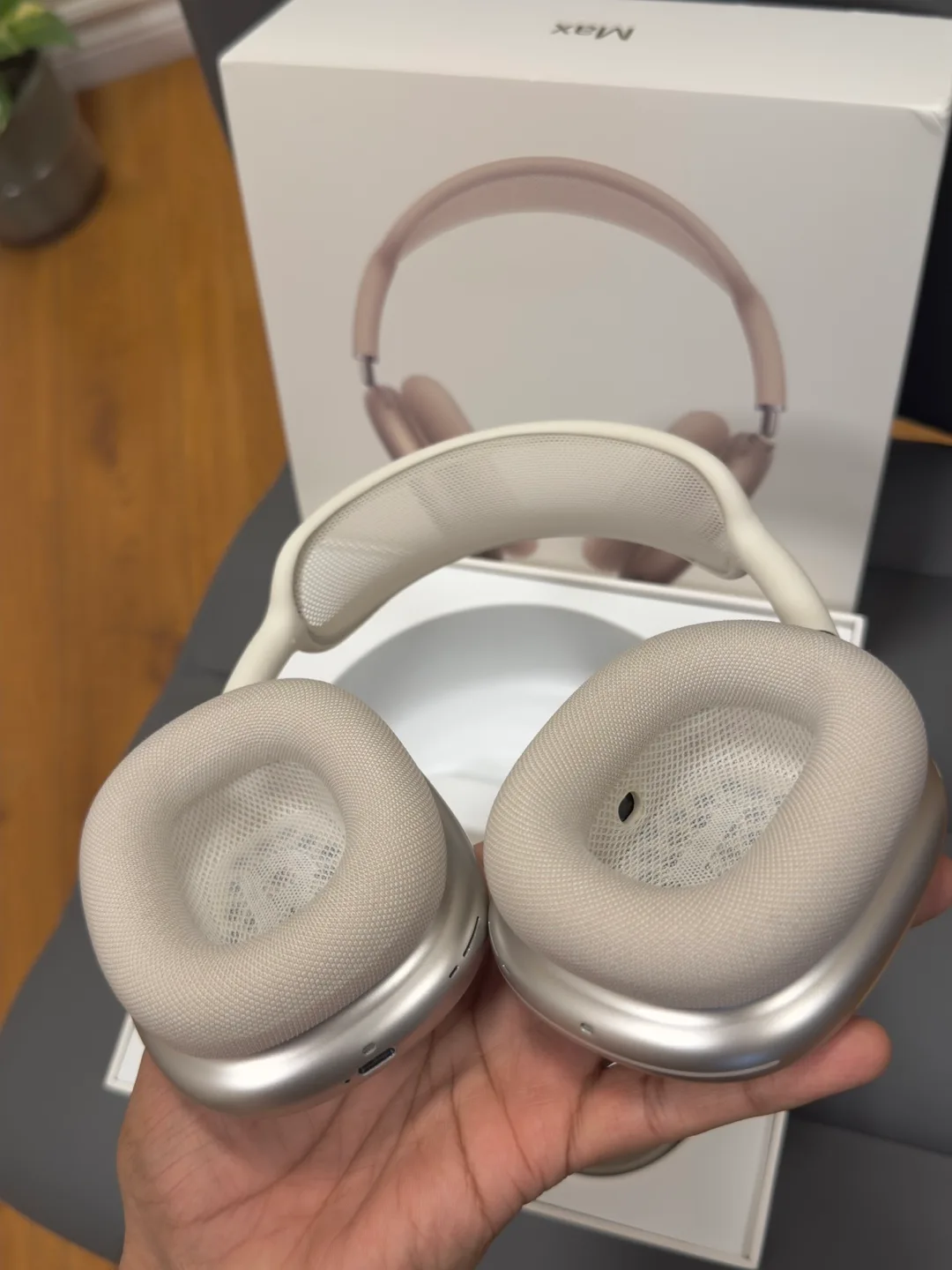 Apple AirPods Max ( Type C ) image indicator(2)