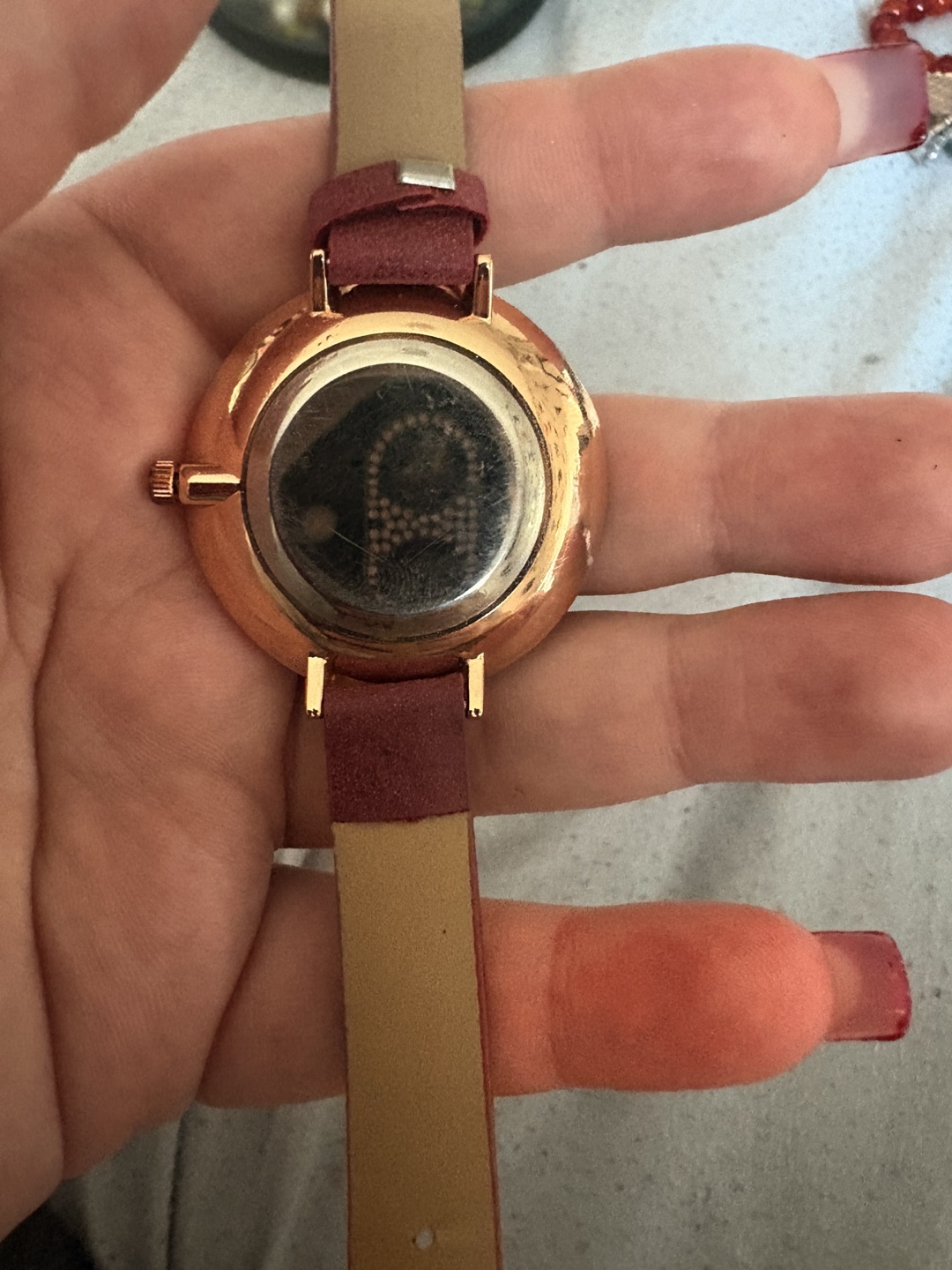 Ladies' Red Strap Watch - photo 2