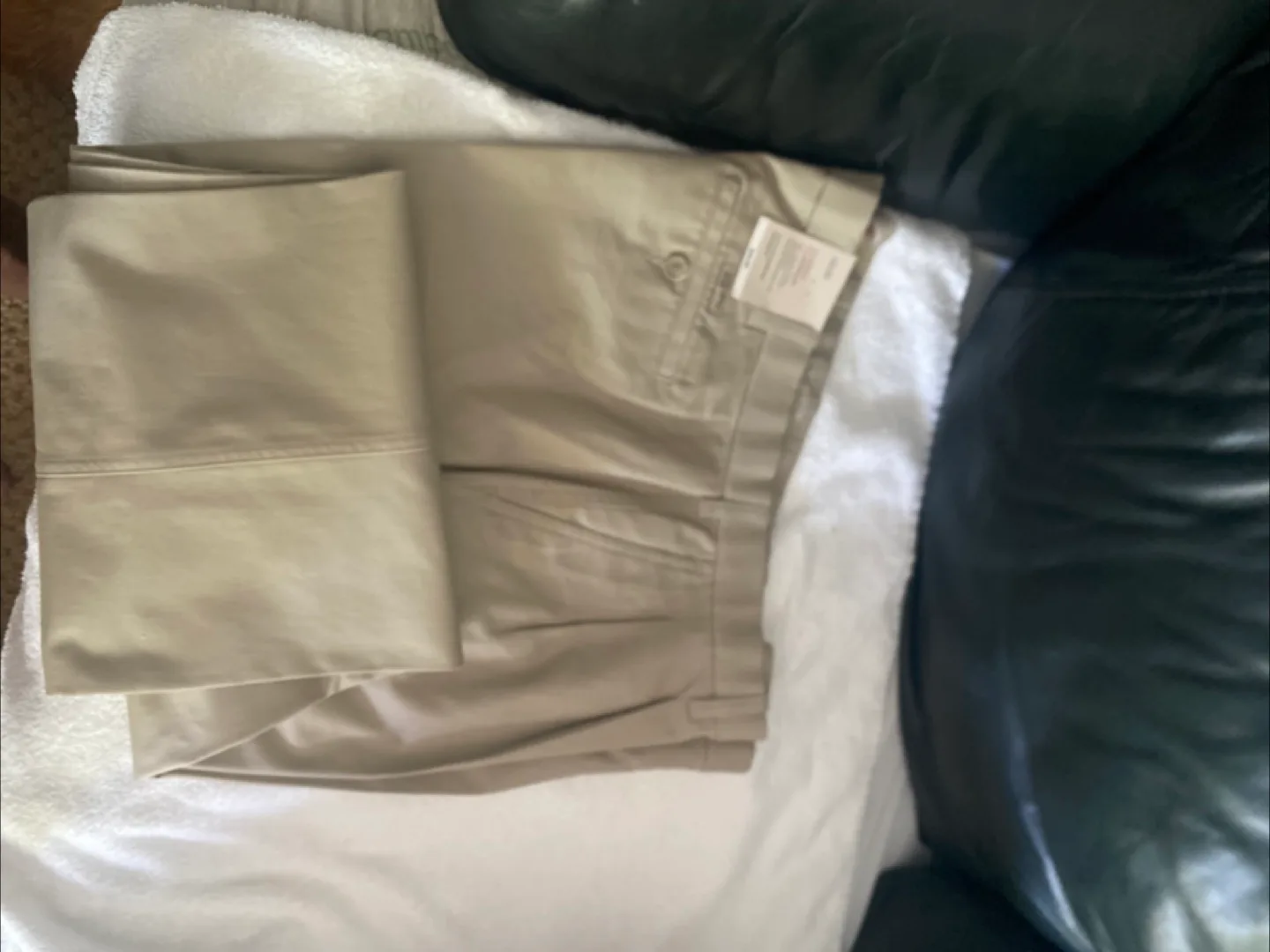 New Dockers Classic Fit Khaki Pants 44/30 image indicator(2)