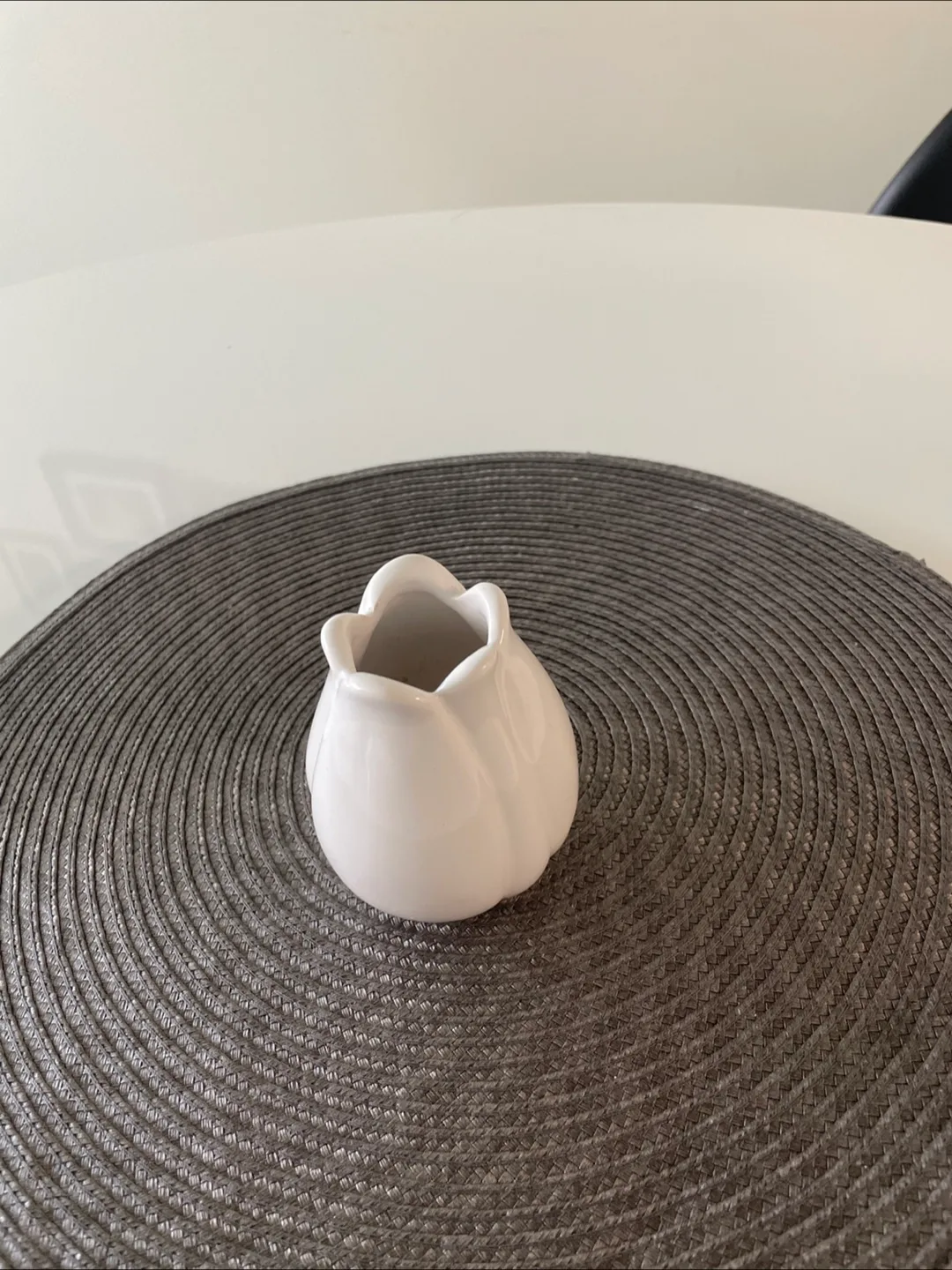 White Ceramic bud Vase image indicator(2)