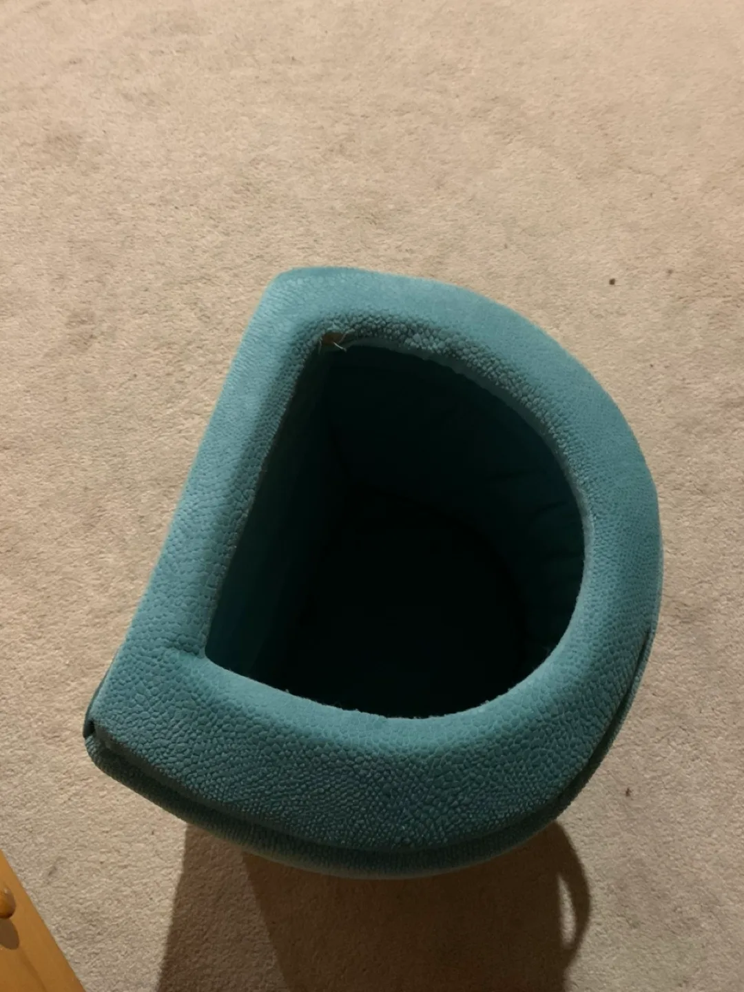 Green Pet Bed - Like New! image indicator(3)