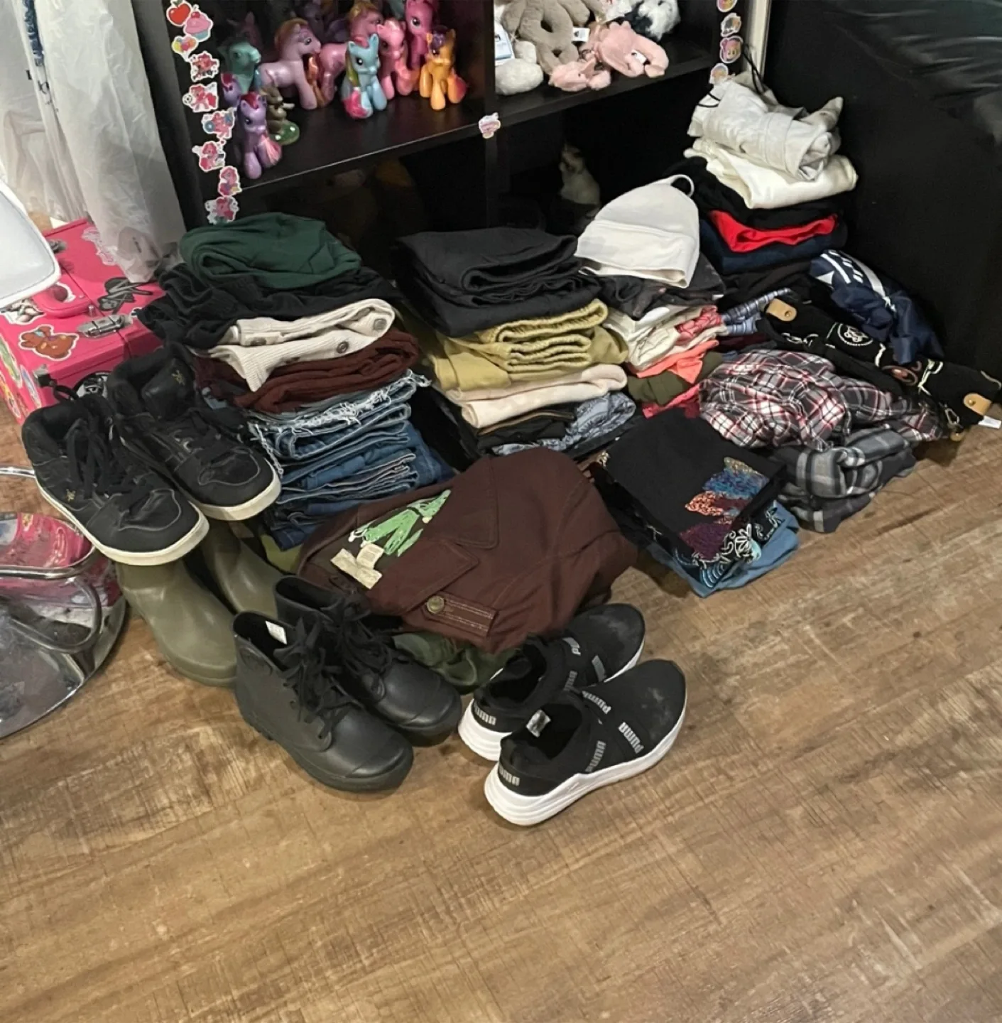 Clothing lot (ALL FOR $20) thumbnail