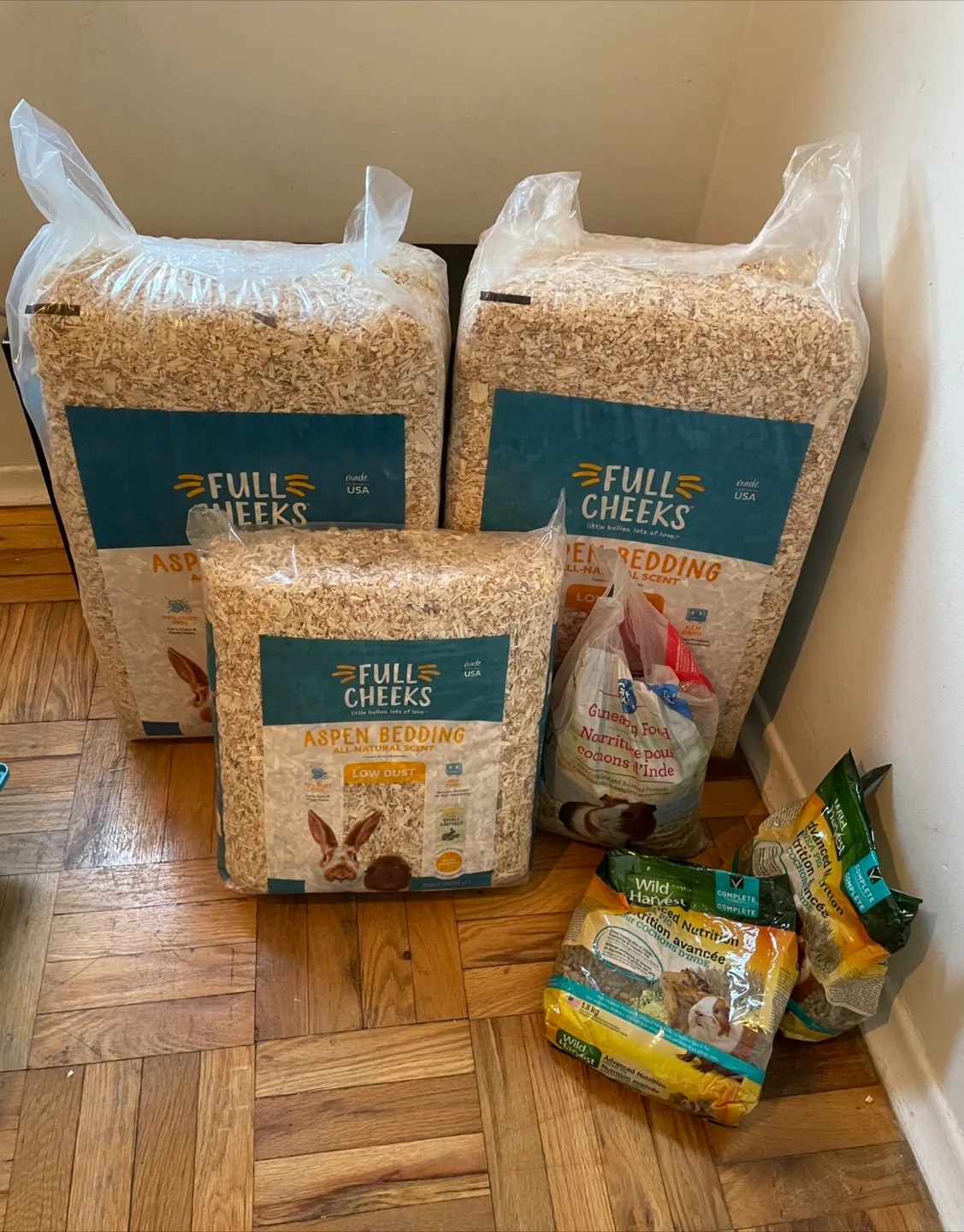Guinea Pig Food & Shavings Lot thumbnail