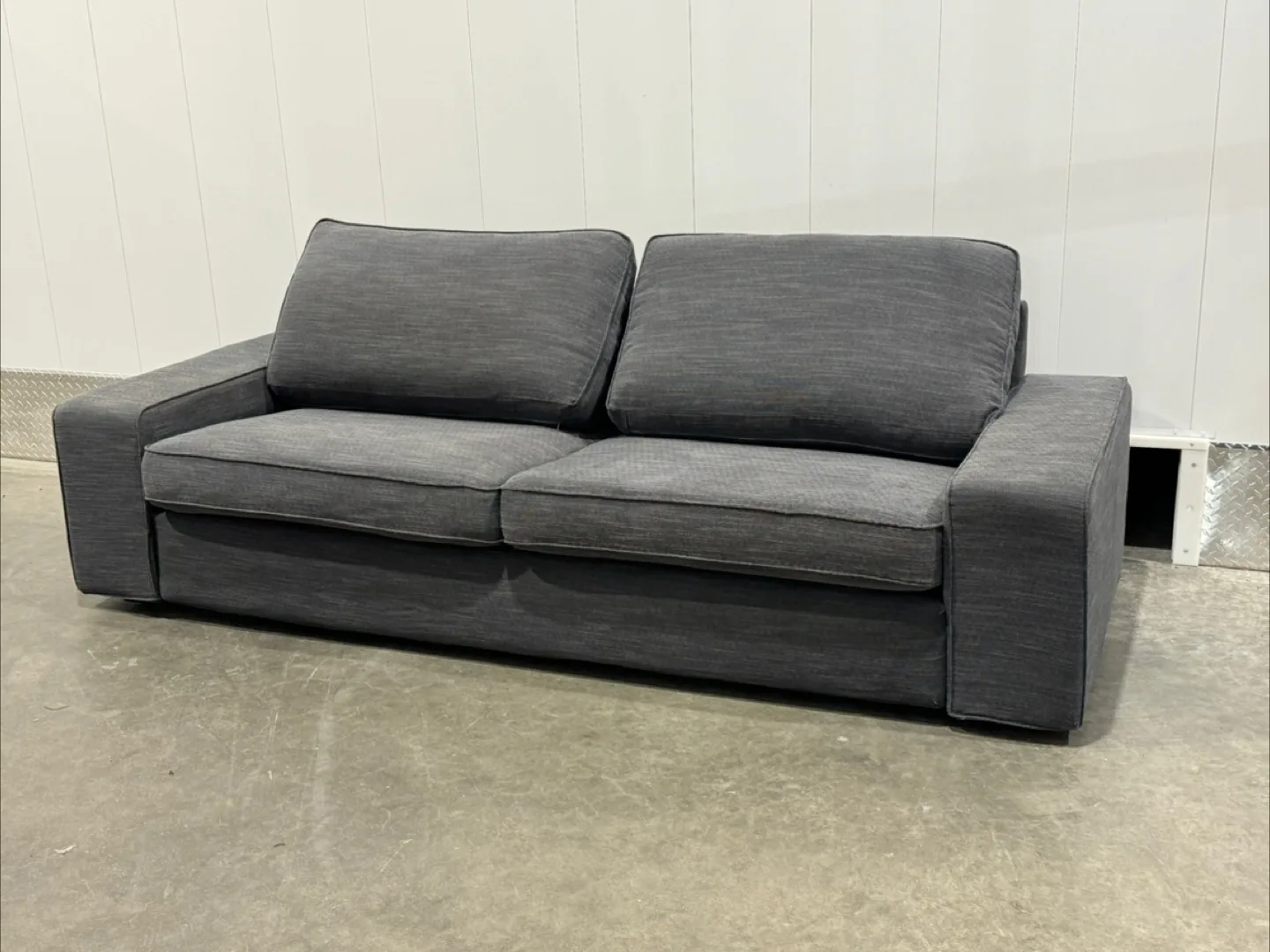 Kivik sofa Free delivery image indicator(2)