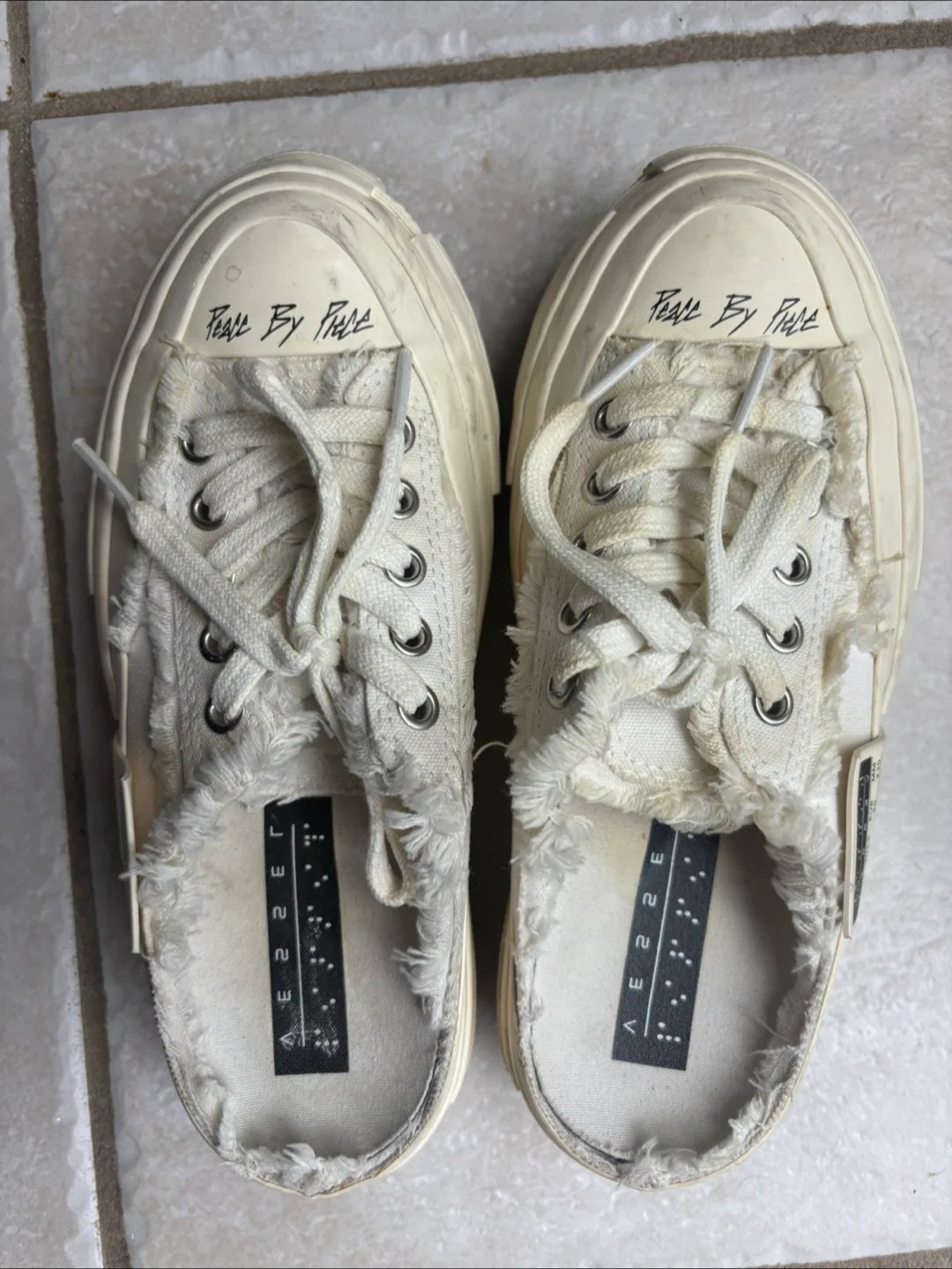 XVESSEL Shoes - Size 5 image indicator(3)