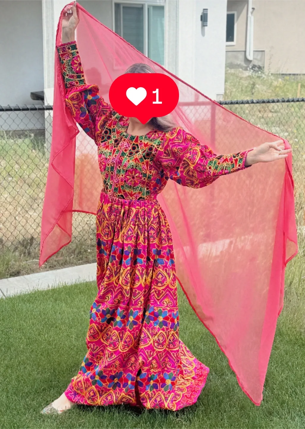 Afghani dress image indicator(2)