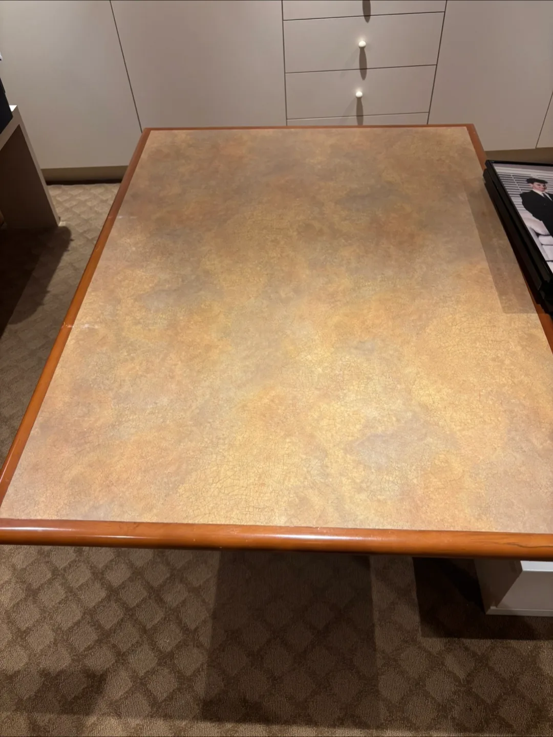 Large Table thumbnail
