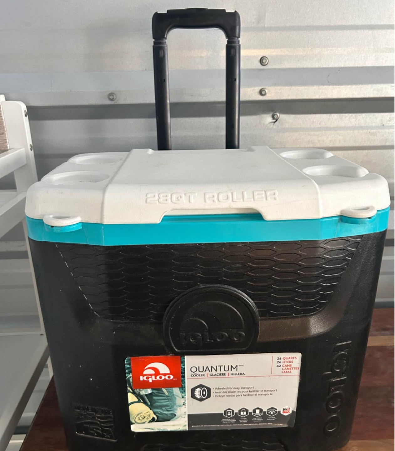 Cooler with wheels