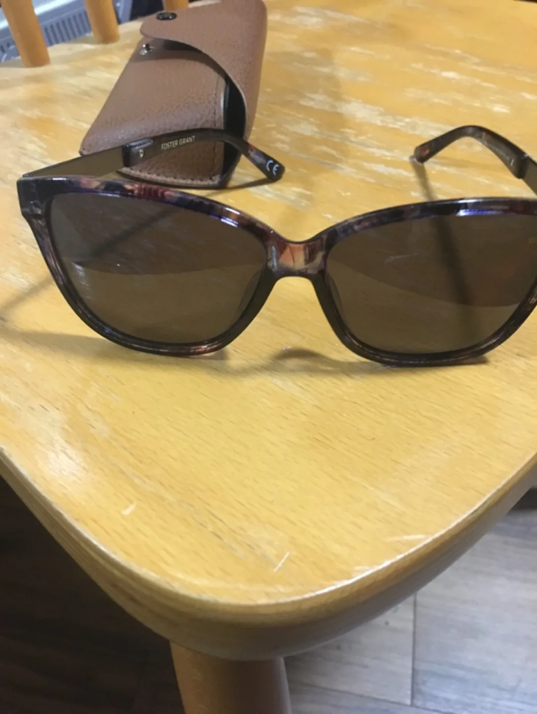 Foster Grant Sunglasses w/ Case image indicator(3)