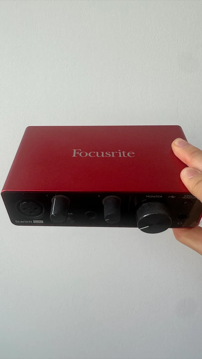 Solo Audio Interface & SM48 Mic thumbnail