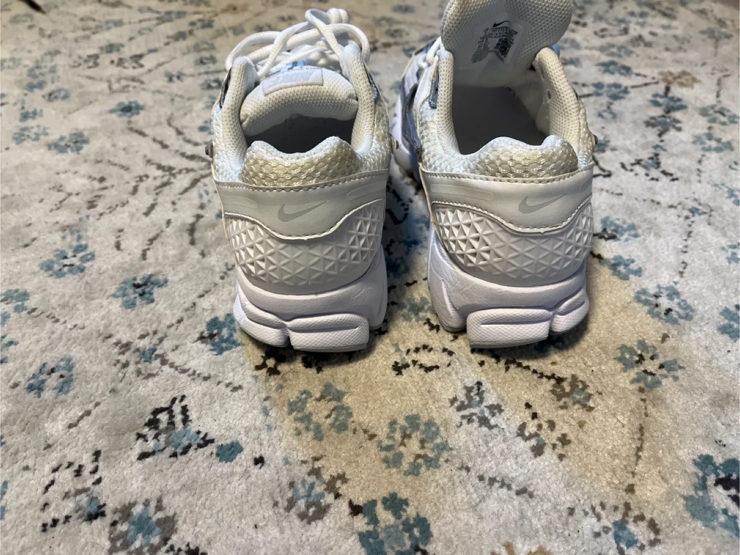 Nike HF7723-100 White Sneakers - Size US 7 image indicator(4)