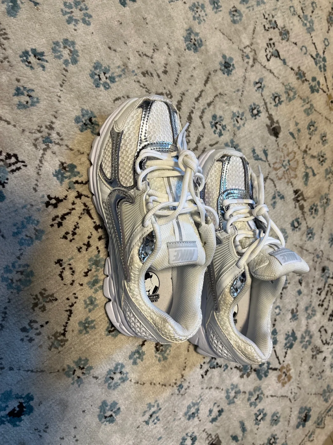 Nike HF7723-100 White Sneakers - Size US 7 image indicator(3)