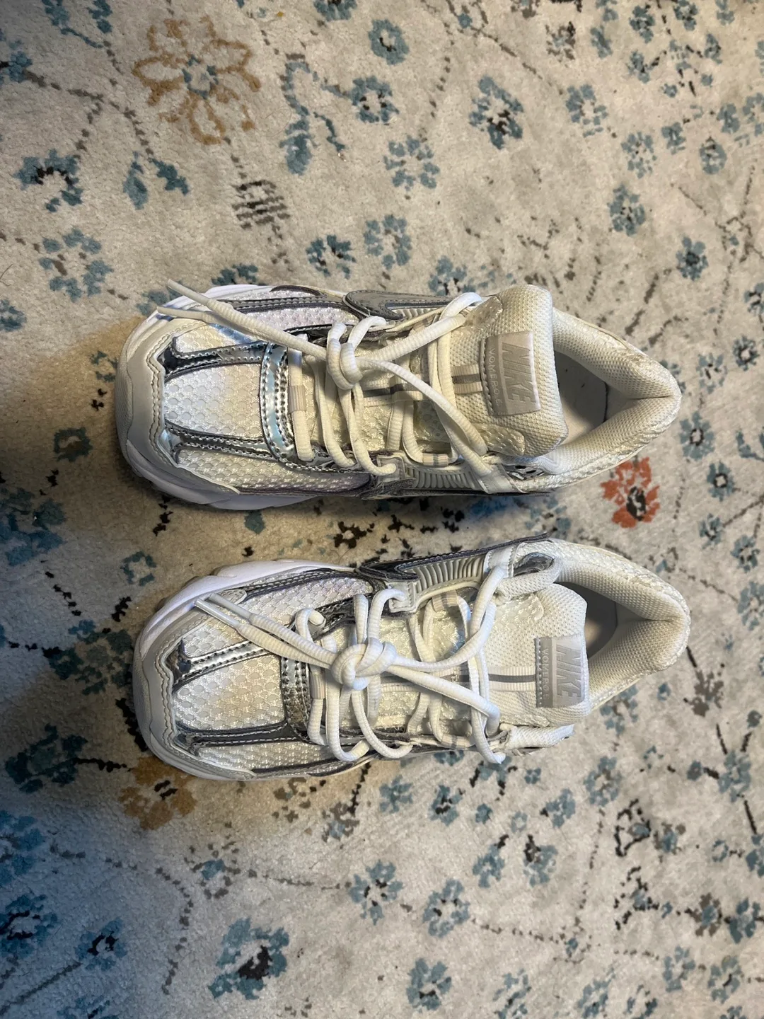 Nike HF7723-100 White Sneakers - Size US 7 image indicator(2)