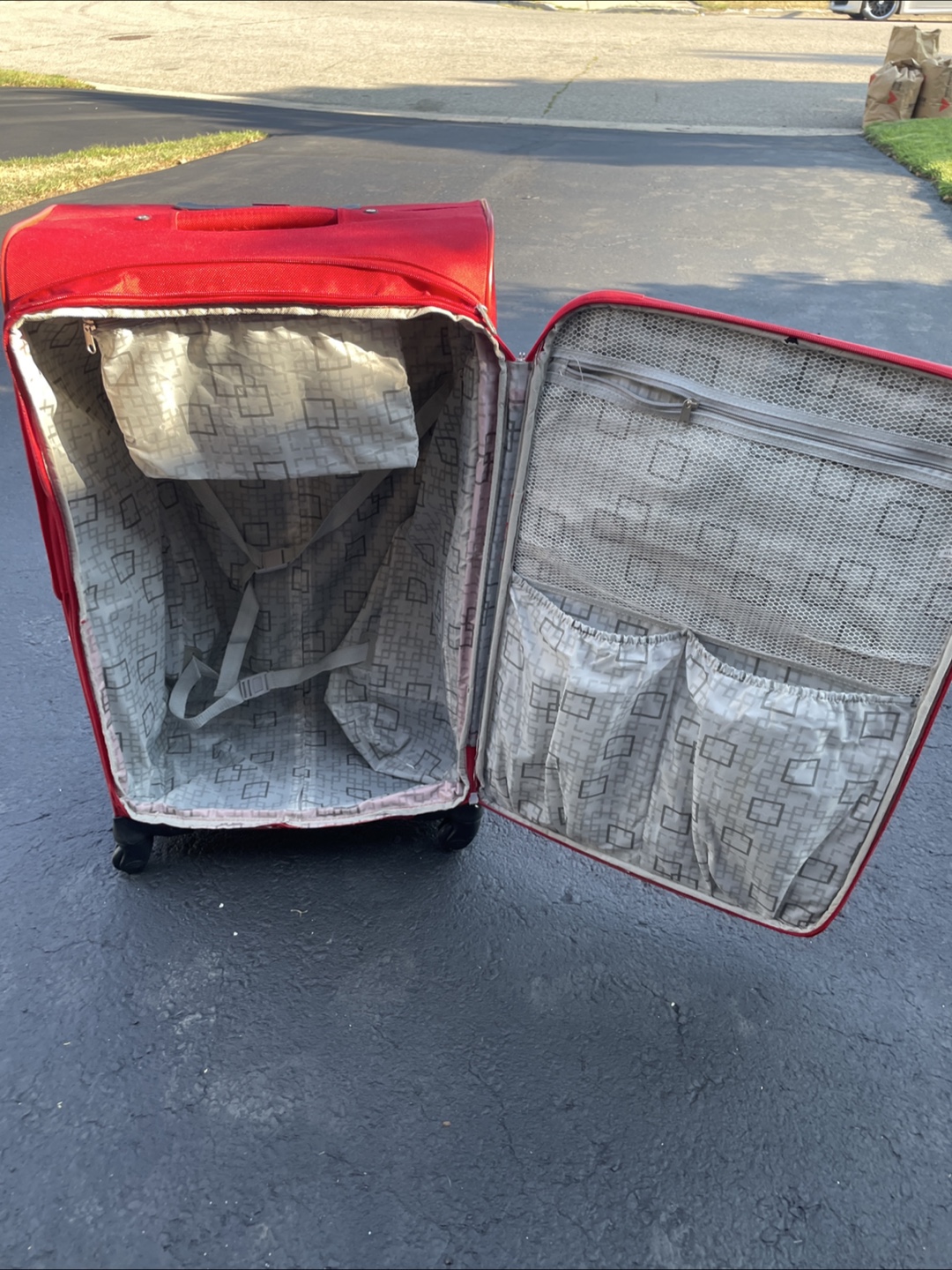 Large 30” Travel Land Suitcase - photo 3