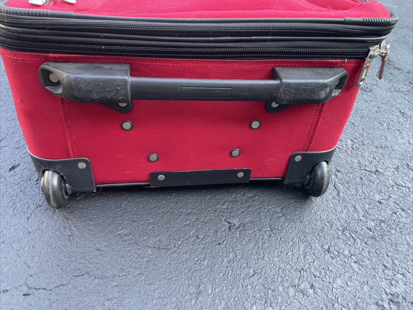 Large 29” Swiss Gear Red Luggage - photo 3