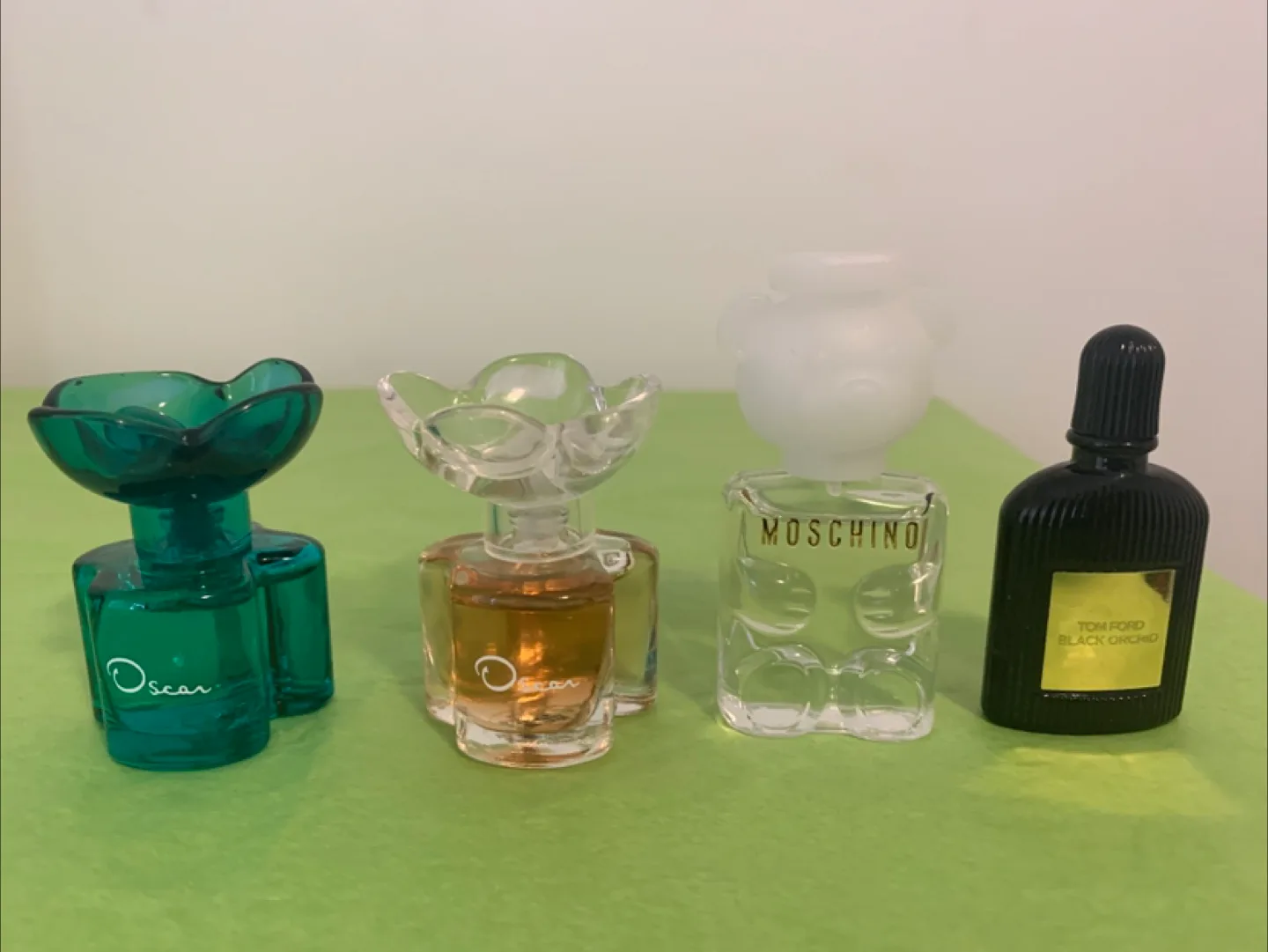 Miniature perfumes: thumbnail