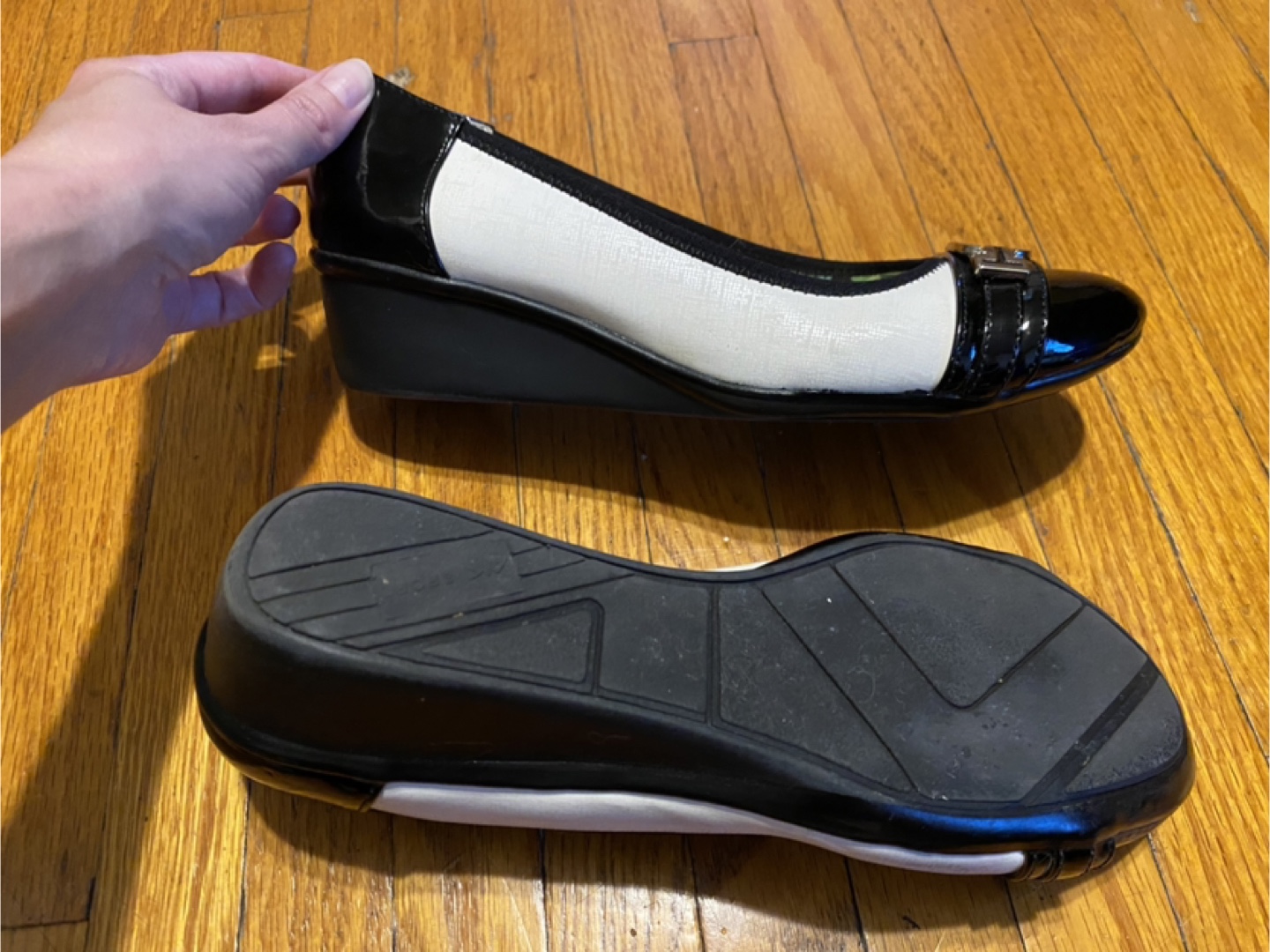 Anne Klein Black & White Flats - Size 6 - photo 2